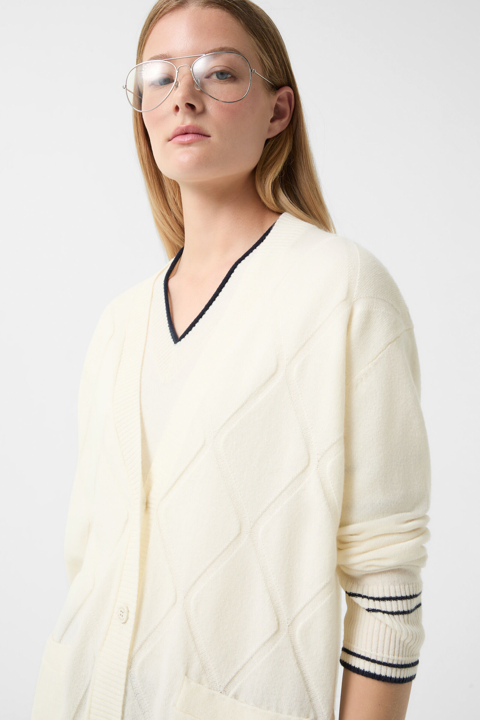 Cardigan Cherry in Cream - 5