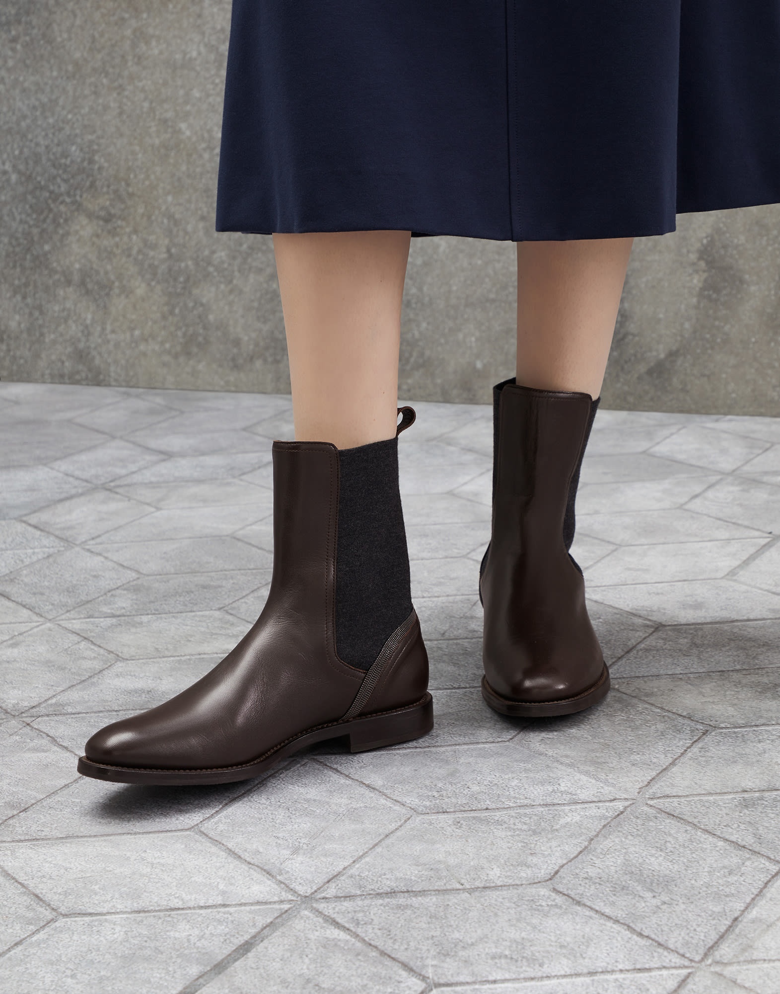 Soft nappa leather Chelsea boots with shiny contour - 4
