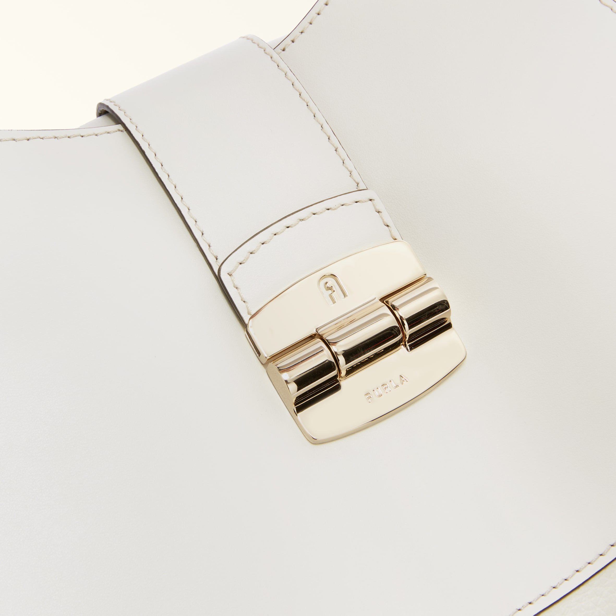 Furla Club 2 - 4
