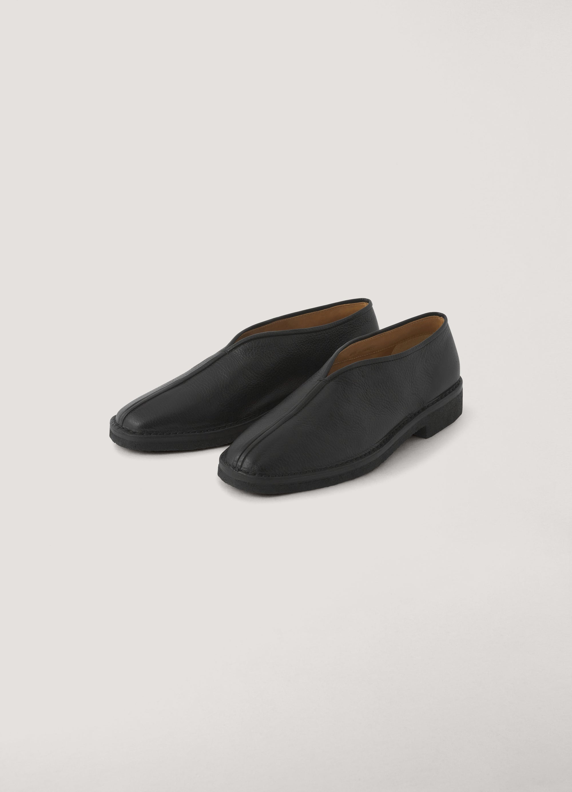PIPED SLIPPERS
GRAINED CALF LEATHER - 2
