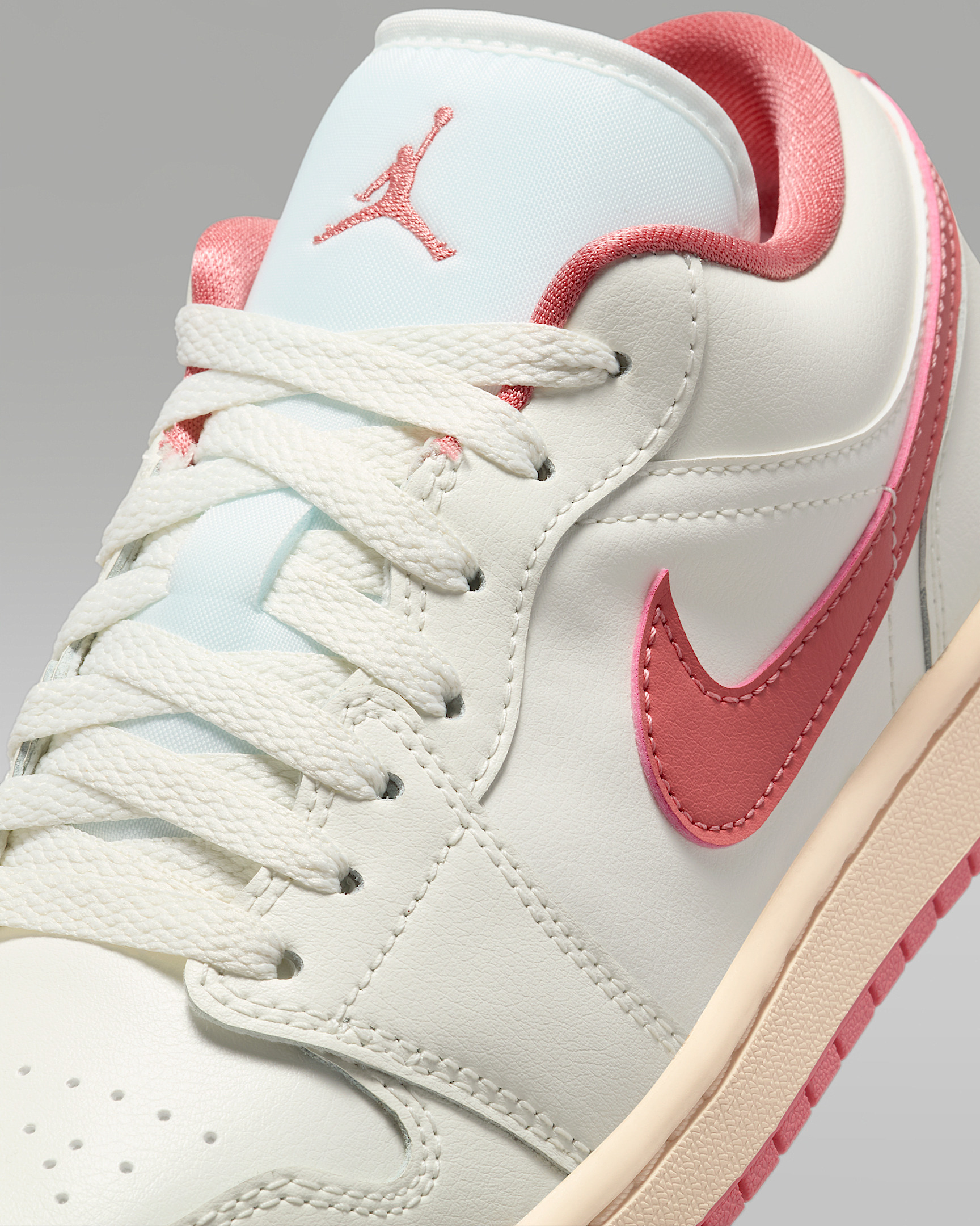 Air Jordan 1 Low Women's Shoes - 7