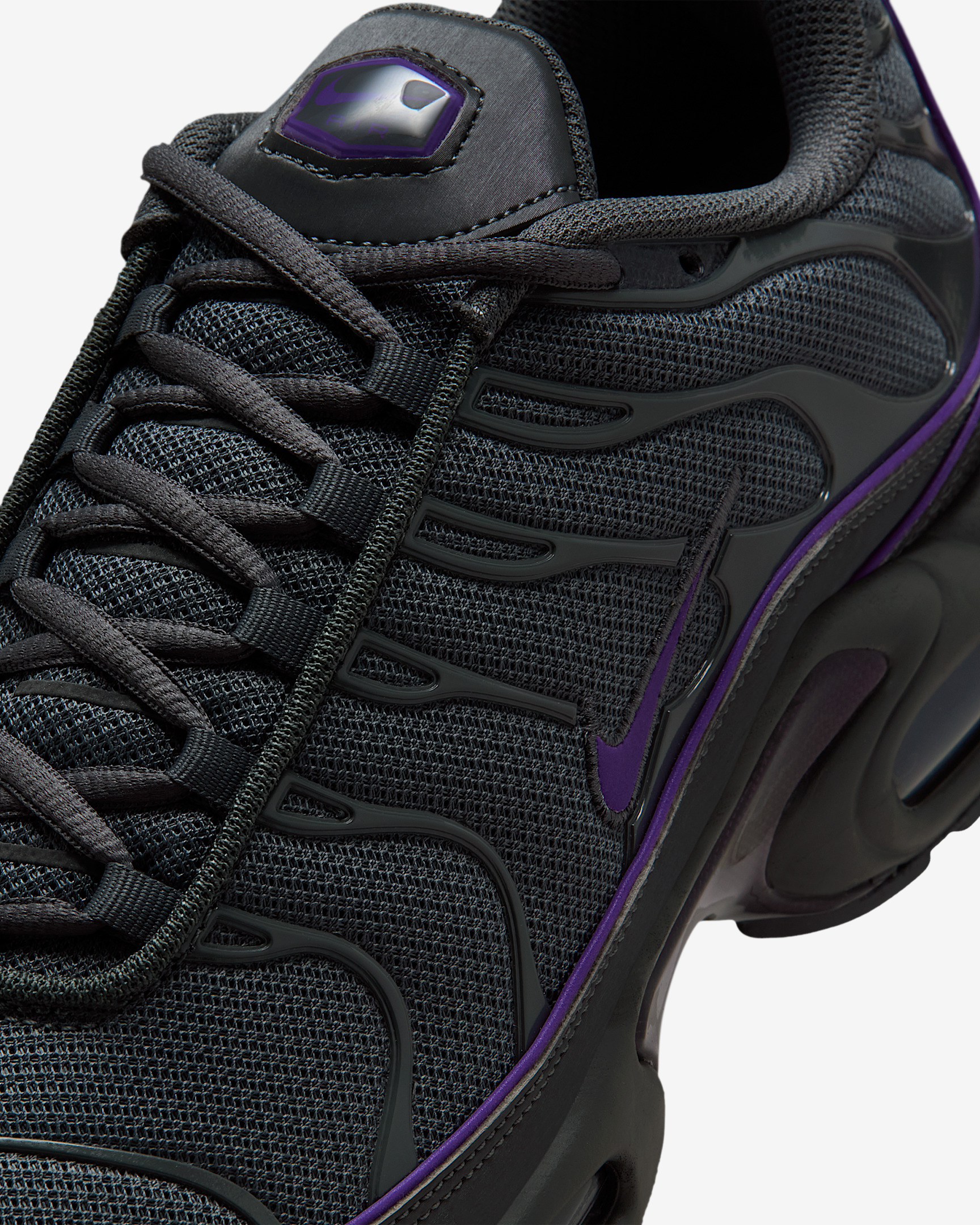 Nike Air Max Plus OG Men's Shoes with Reflective Accents - 7