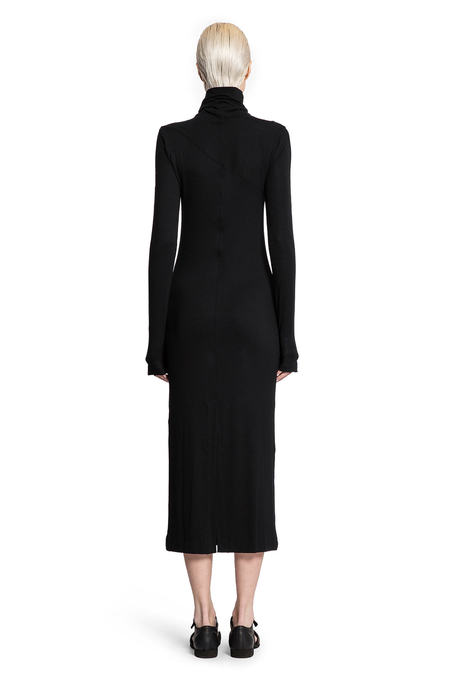 Turtleneck-Dress-With-Hand-Gaiters - 3