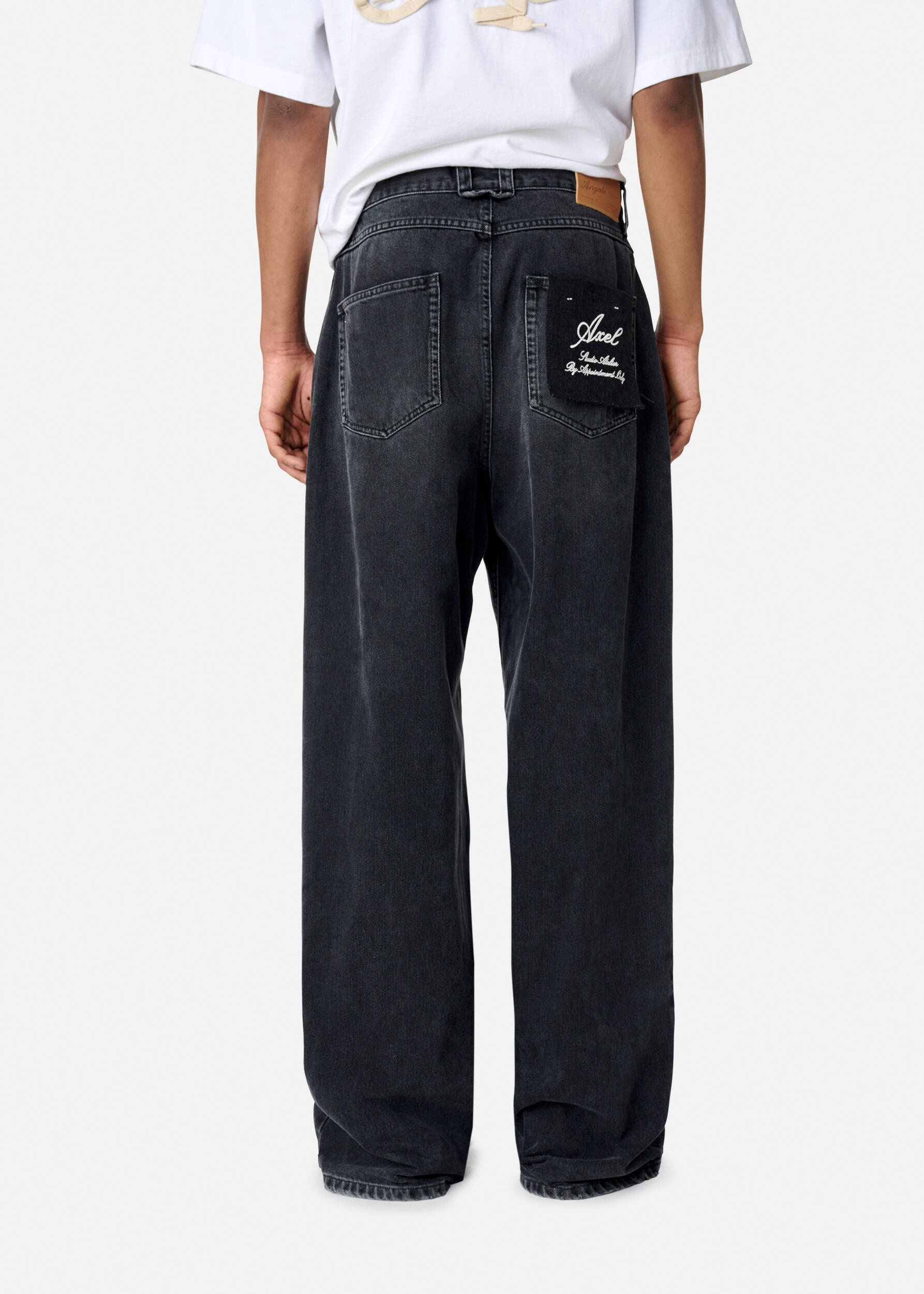 Embroidered Relaxed Jeans - 3