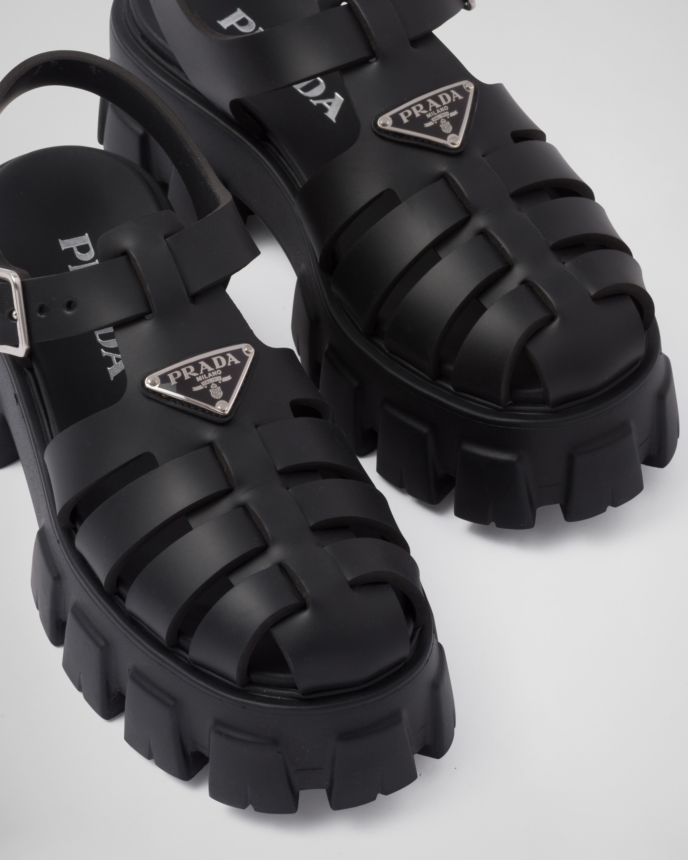 サンダル・ミュール Prada Sandalo Flatform Monolith In Gomma Black Monolith Rubber Sandals | PRADA