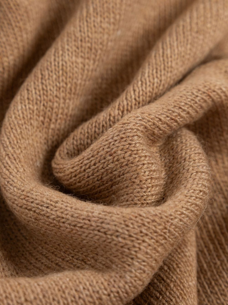 logo-detail scarf 3