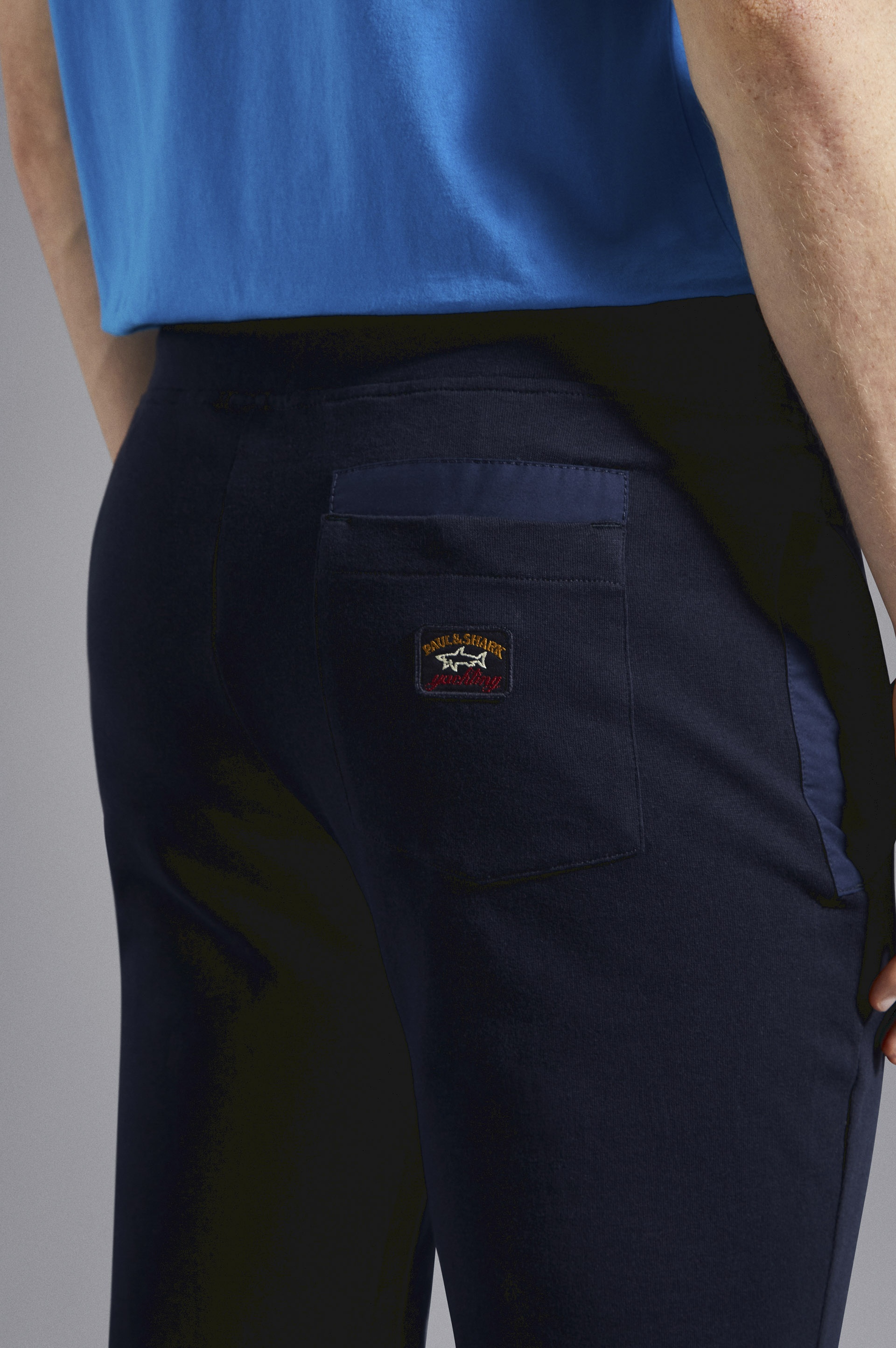COTTON SWEATPANTS WITH ICONIC BADGE - 4