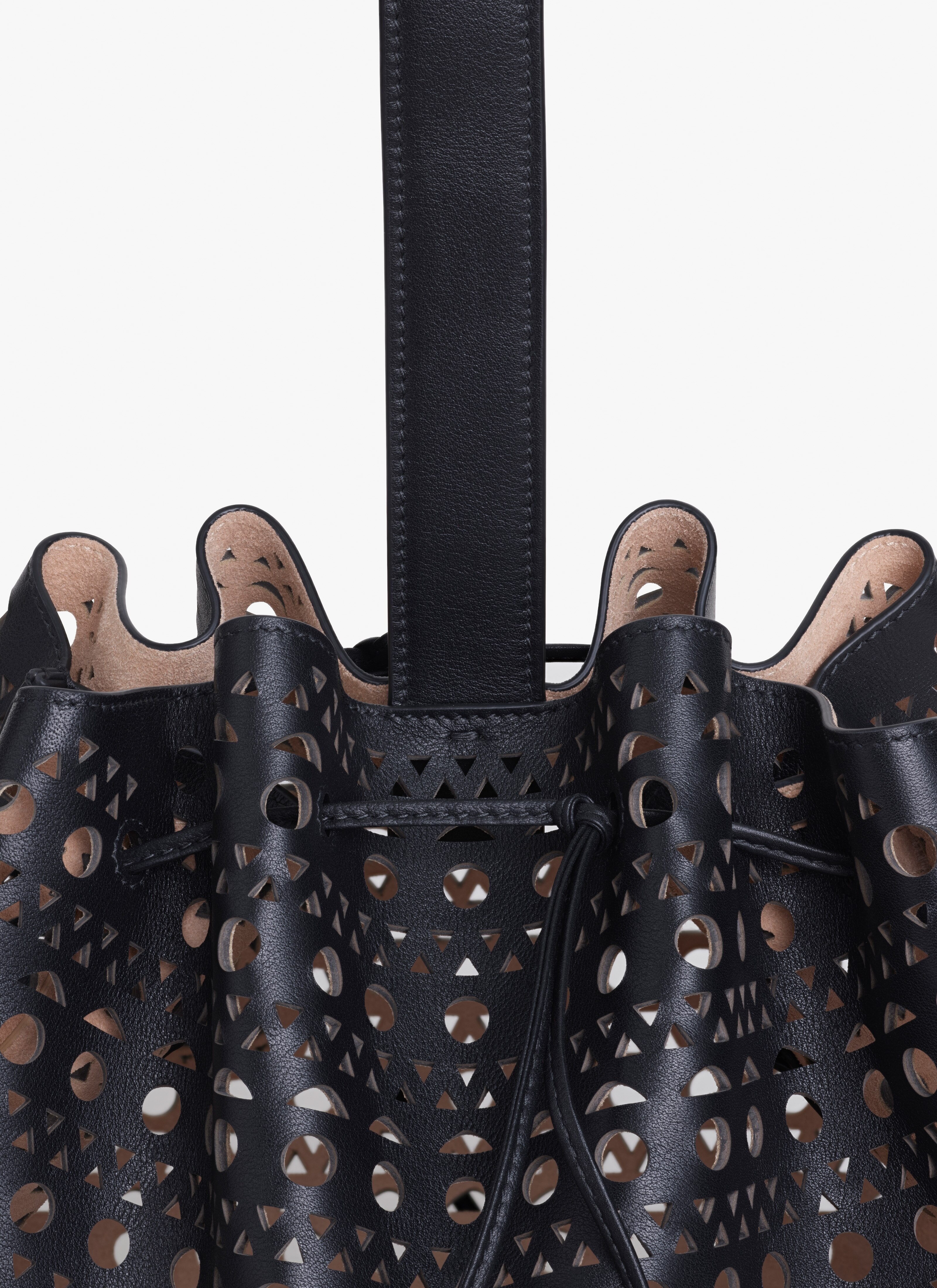 【人気】★ALAIA☆ローズマリー 28 ヴィエンヌ レザーバッグ Rose Marie 28 Vienne leather tote bag in black - Alaia