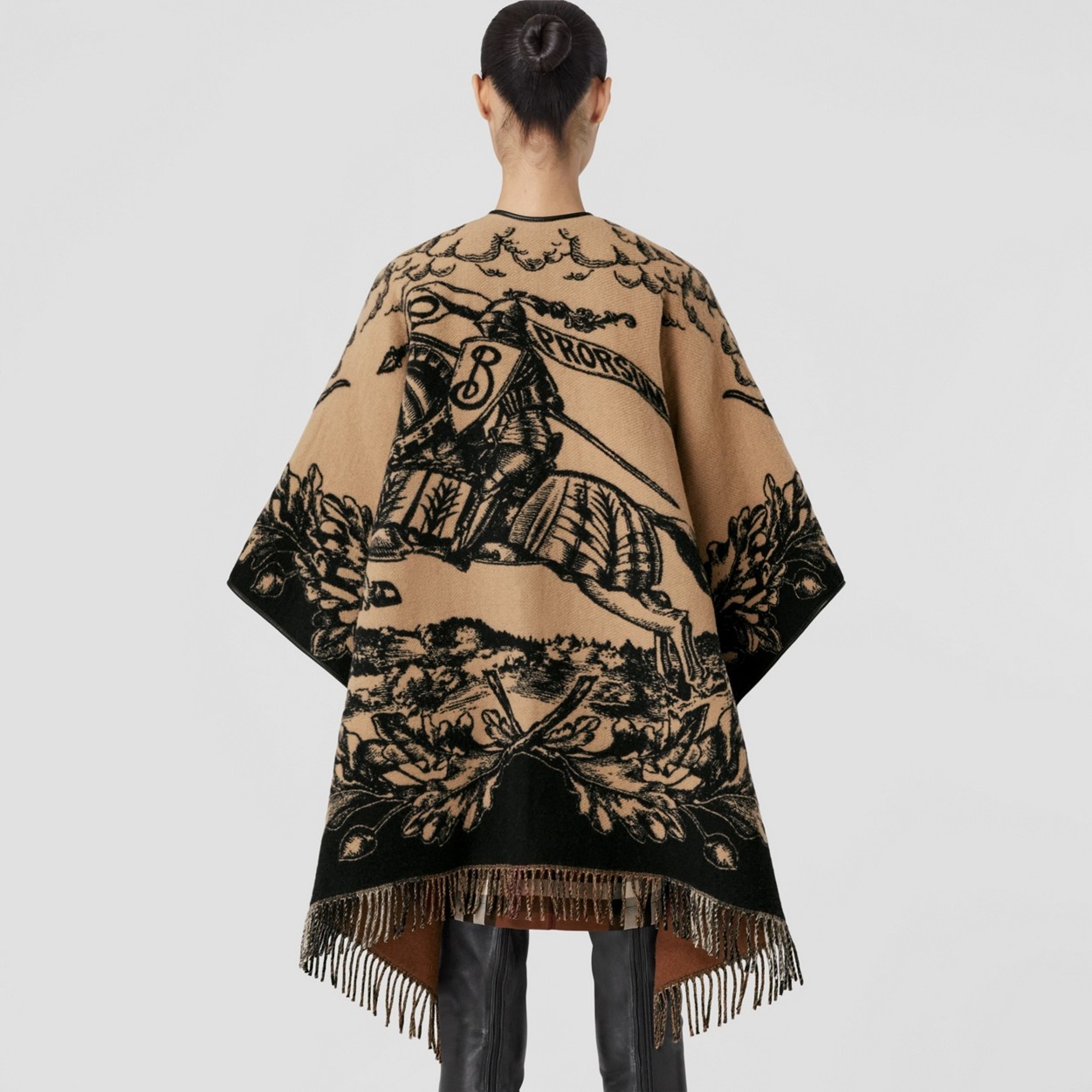 【送料&関税込】Burberry Cape Reversible Check Wool Cashmere Cape in Black | Burberry