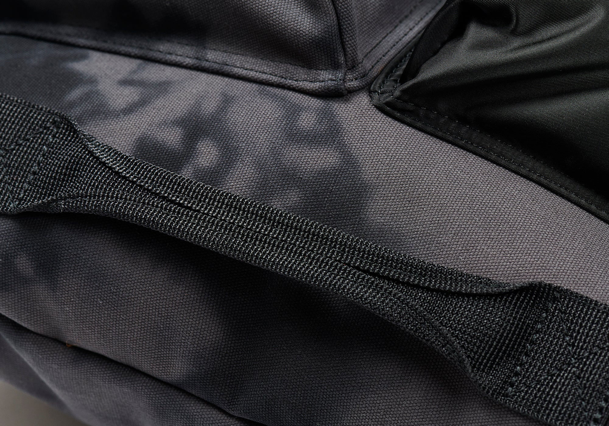 PALACE PORTER 2WAY HELMET BAG BLACK WAVE DYE - 7