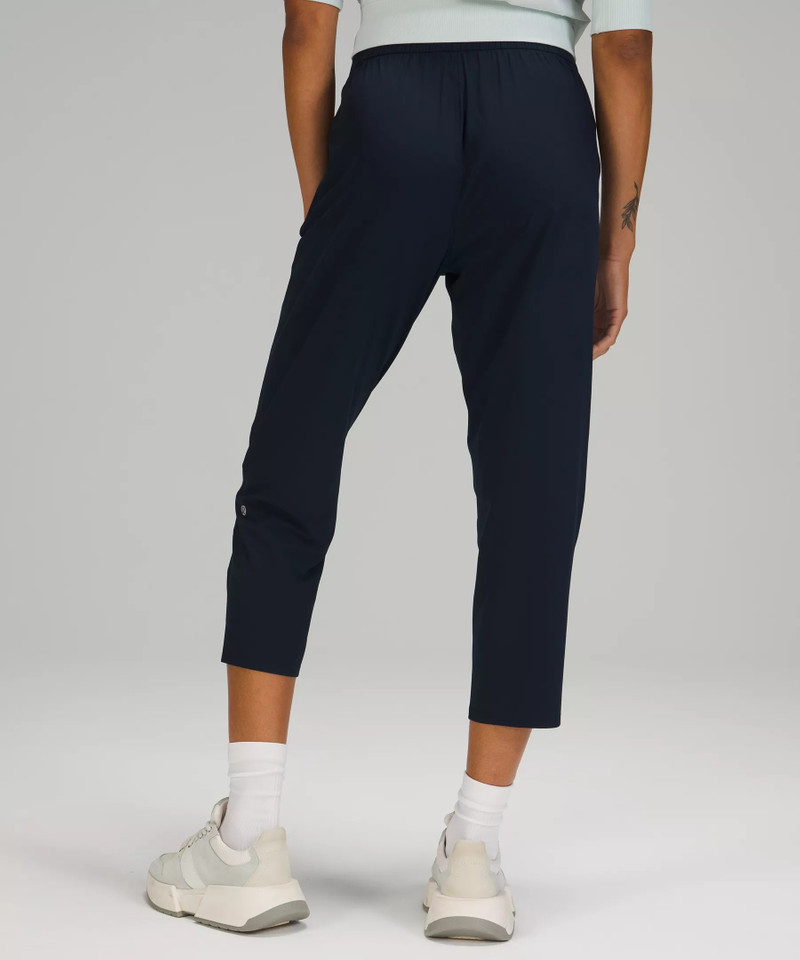 Ease Back In Mid-Rise Cropped Pant 23" 3