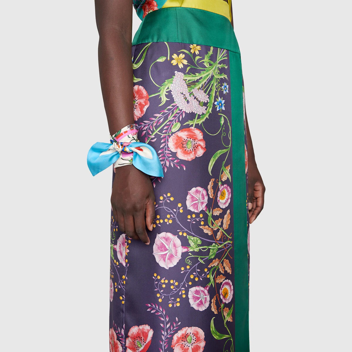 Gucci 100 Flora print twill neck bow - 3