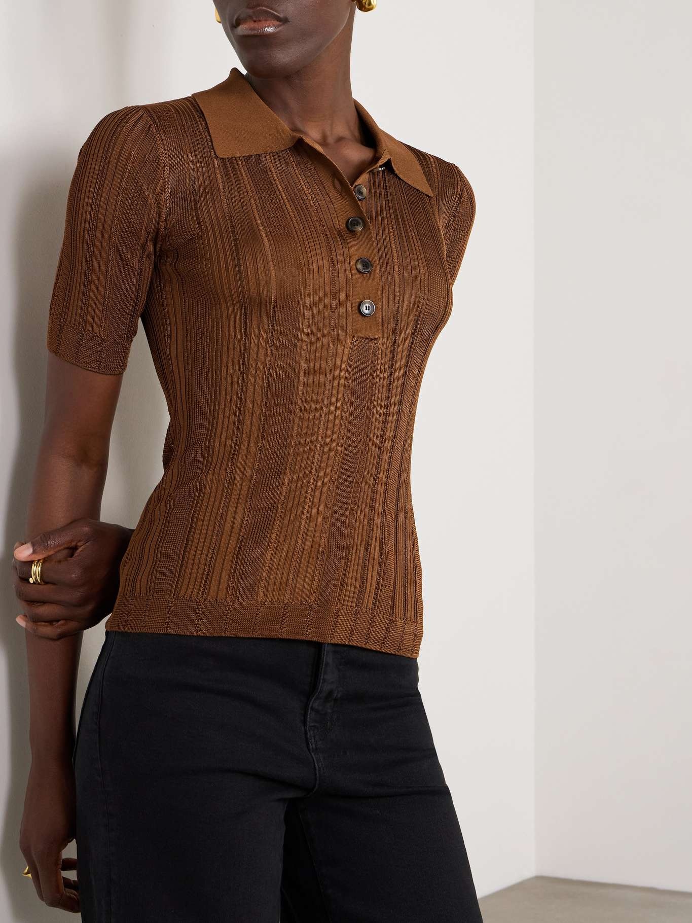 【CO】 BROWN-BEIGE CASHMERE rib-knit polo FRAME Ribbed-knit polo shirt Light brown | netaporter