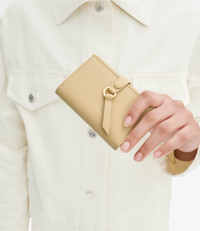 A.P.C. NOA TRIFOLD WALLET outlook