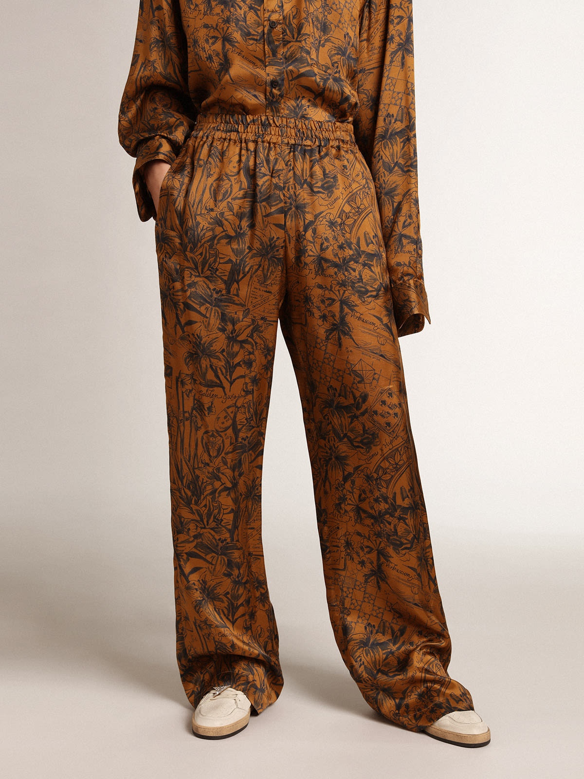 Women's joggers in golden brown with notebook print - 2