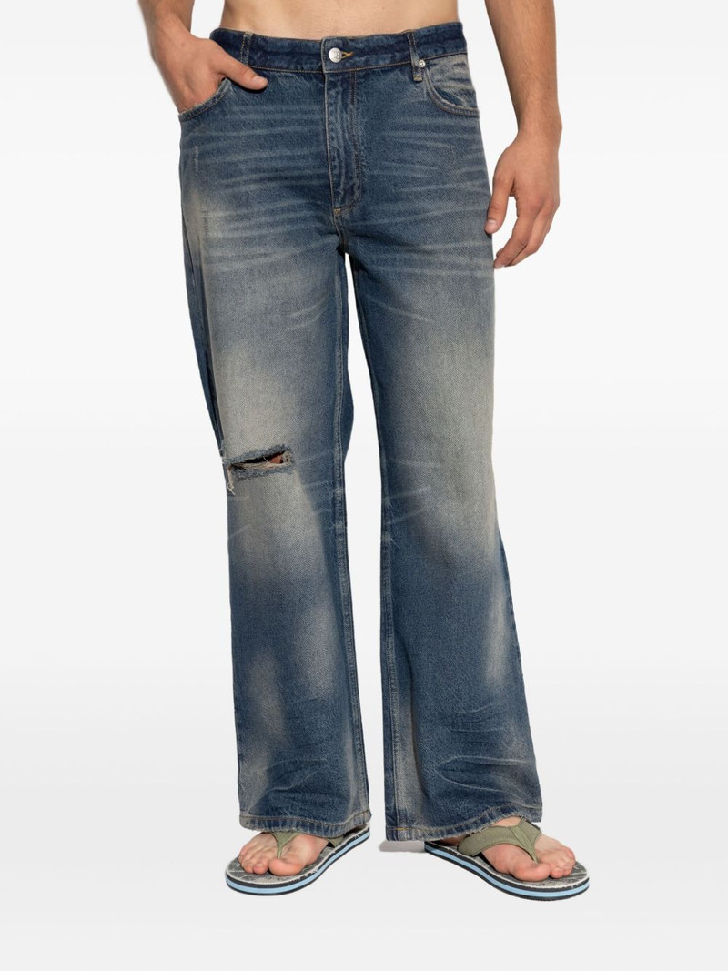 distressed-knee jeans 3