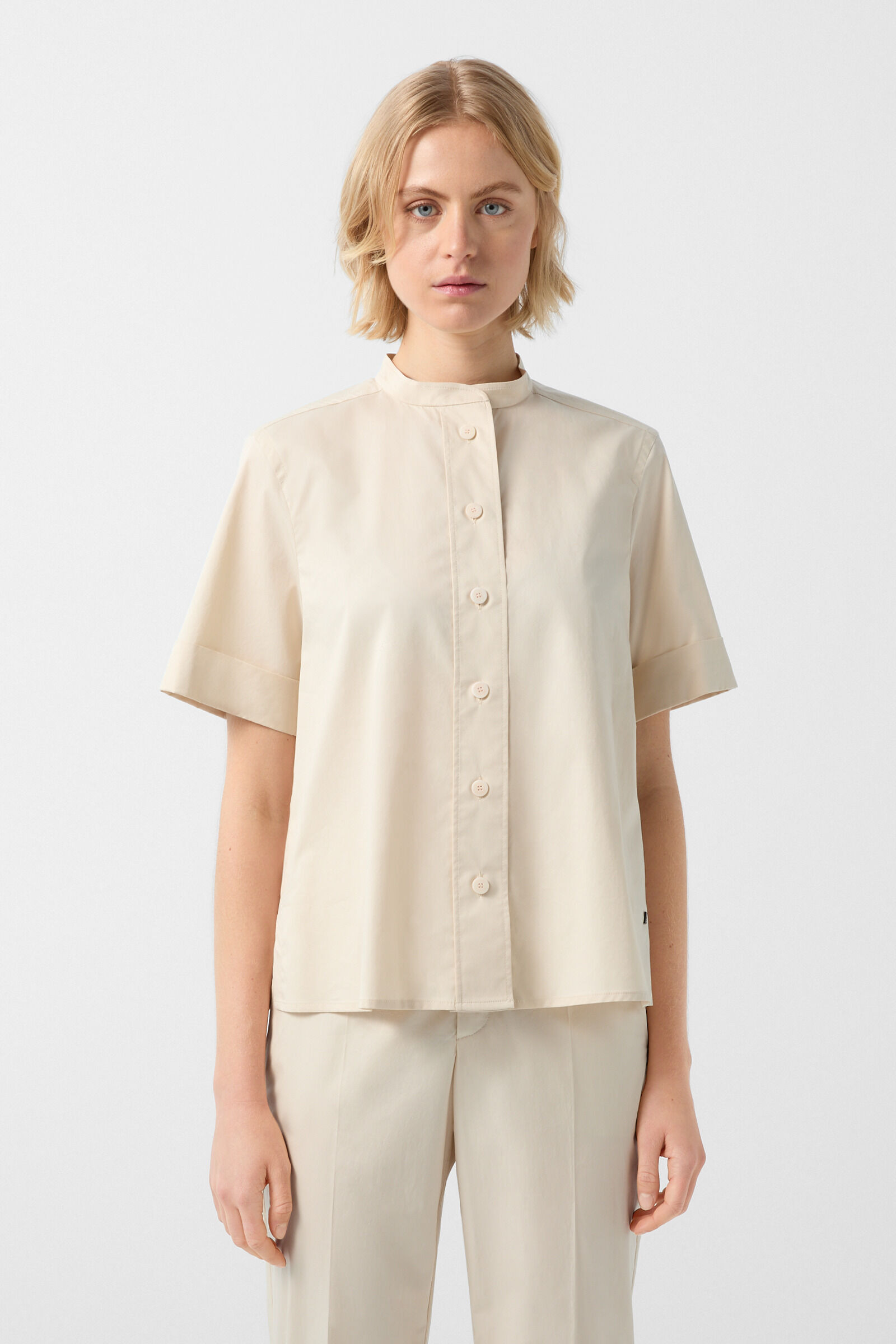 Avril Short-sleeve blouse in Sand - 2