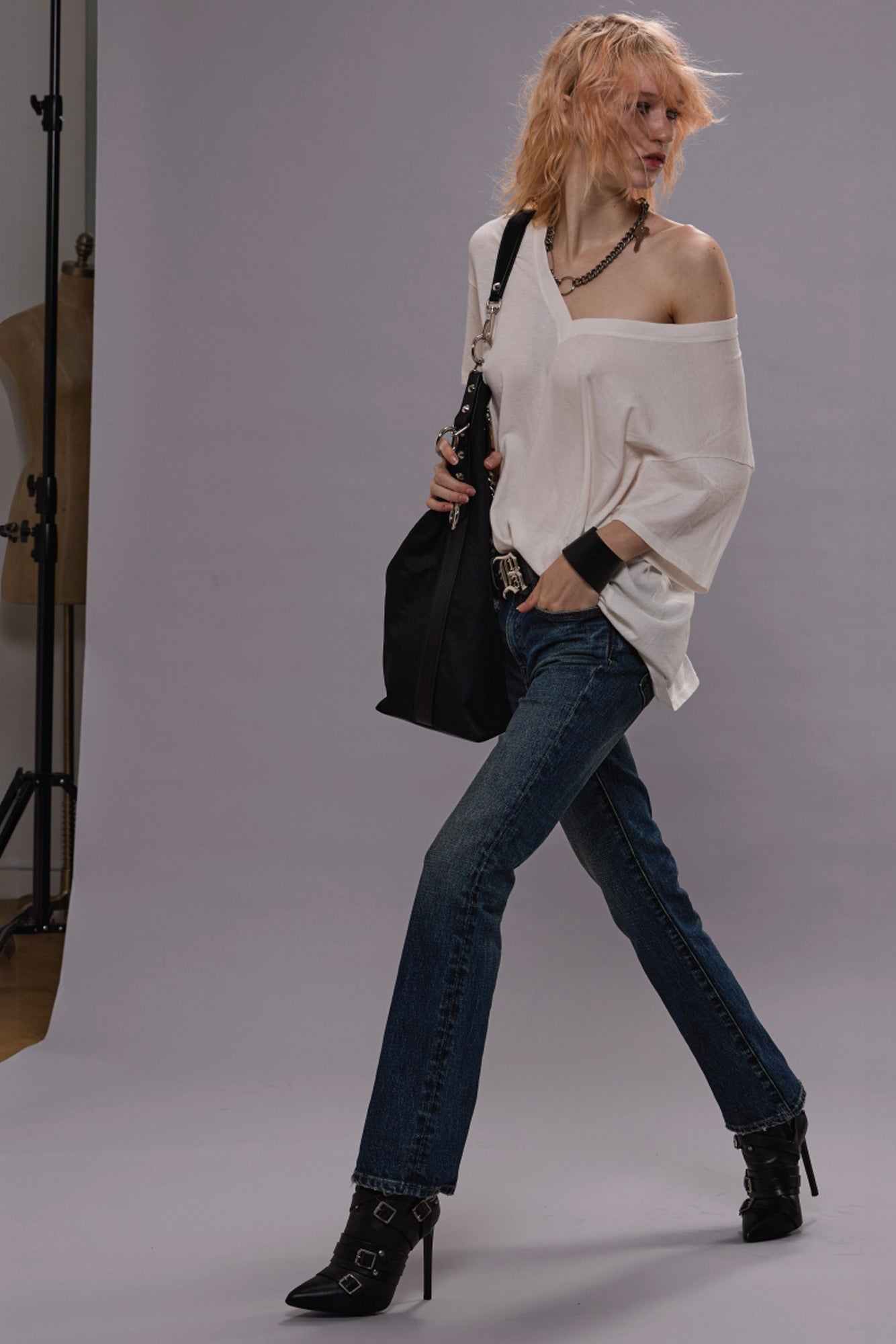 RELAXED CASHMERE V-NECK - WHITE - 2