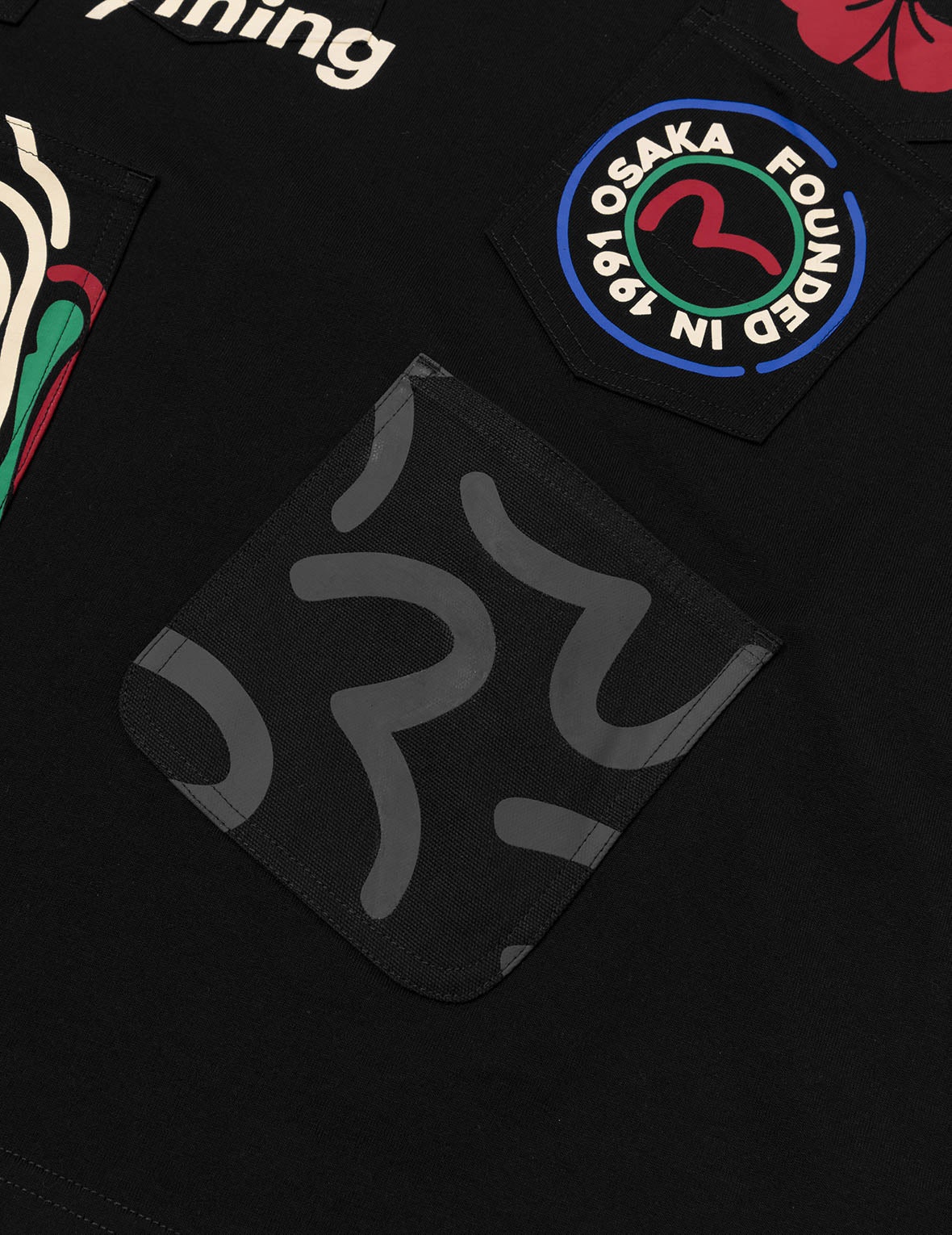 Multi-Pocket and Multi-Print Detail Relax Fit T-Shirt - 7