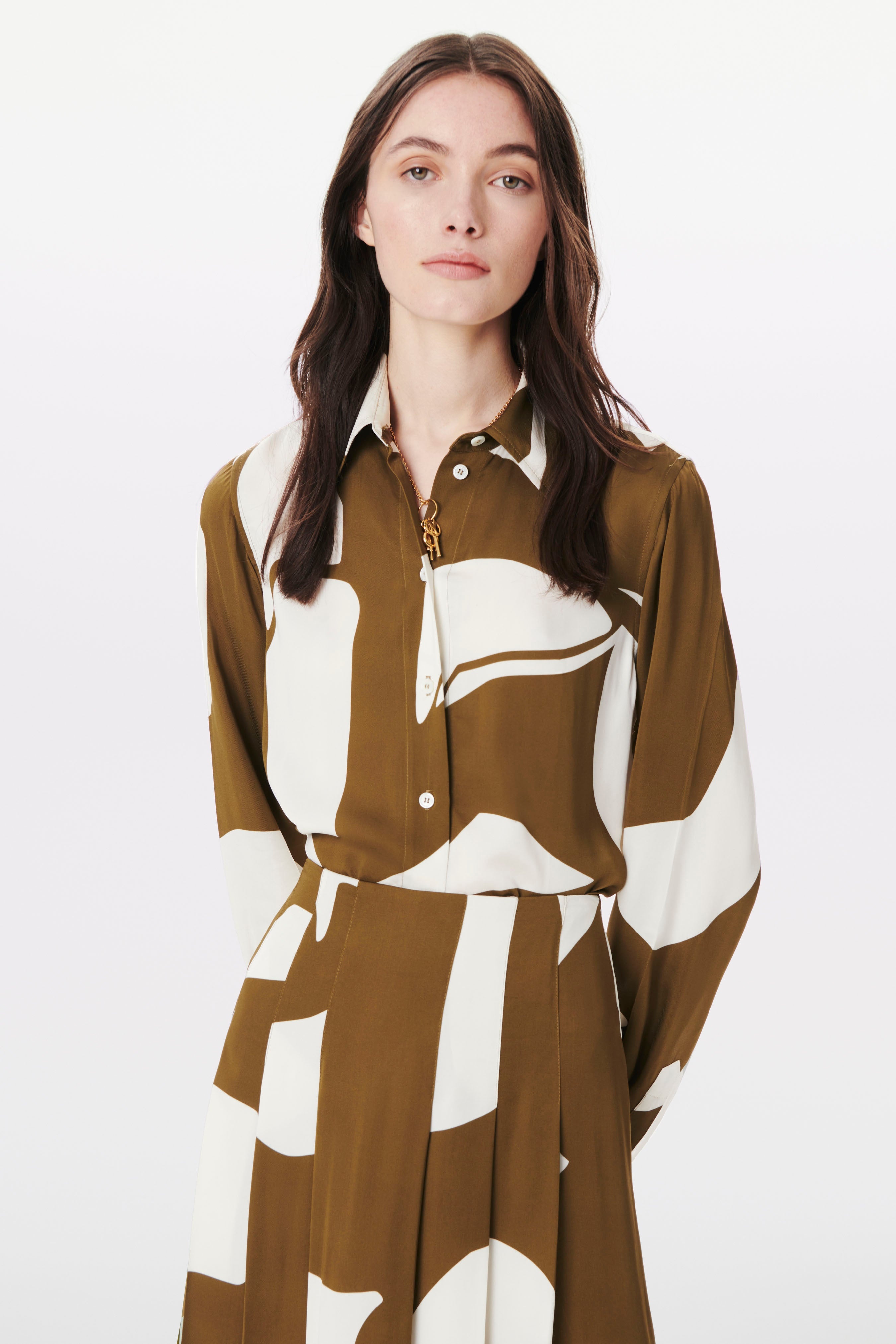Pointed Collar Shirt in Khaki-Cream - 4