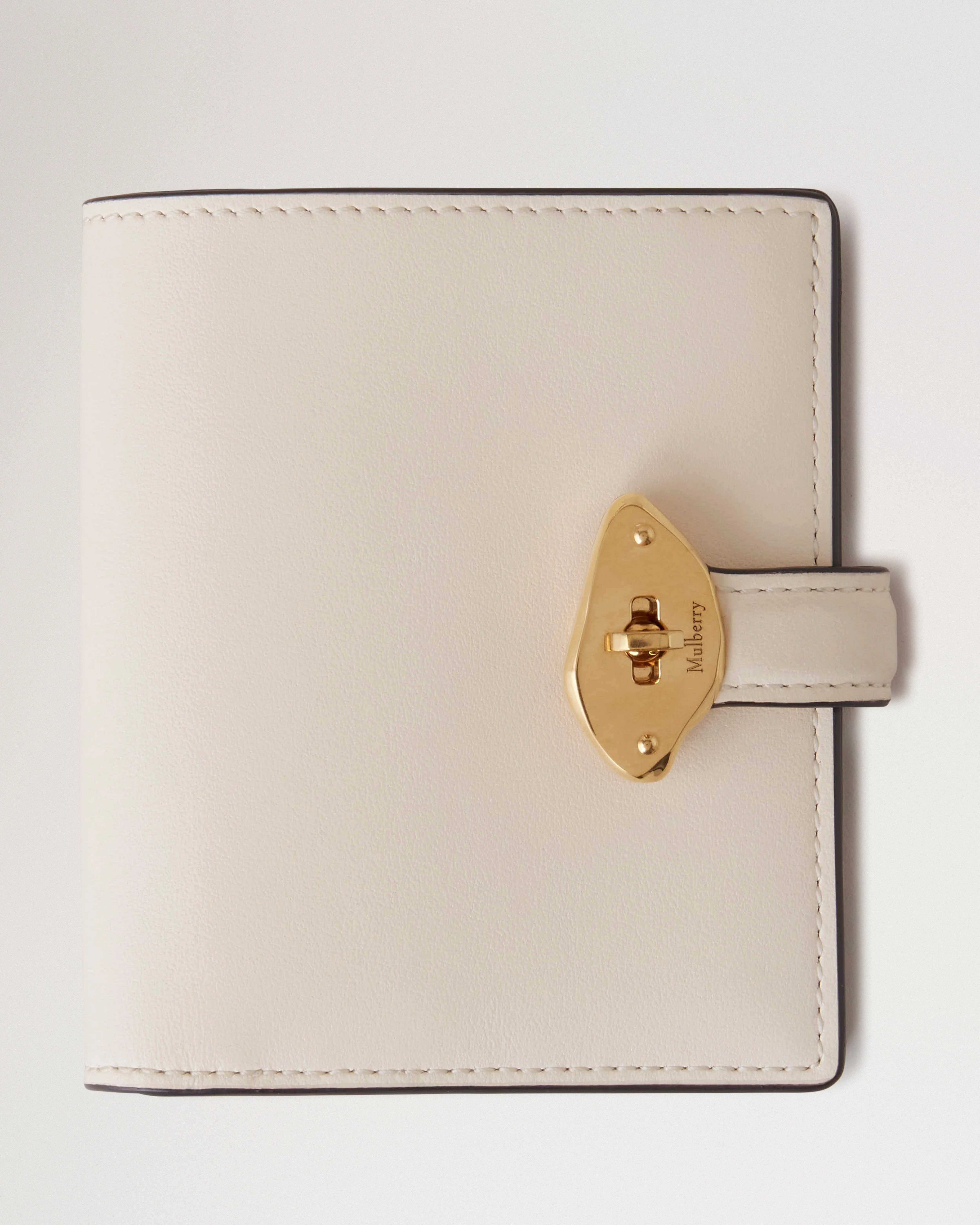 Lana Compact Wallet
Eggshell High Gloss Leather - 1