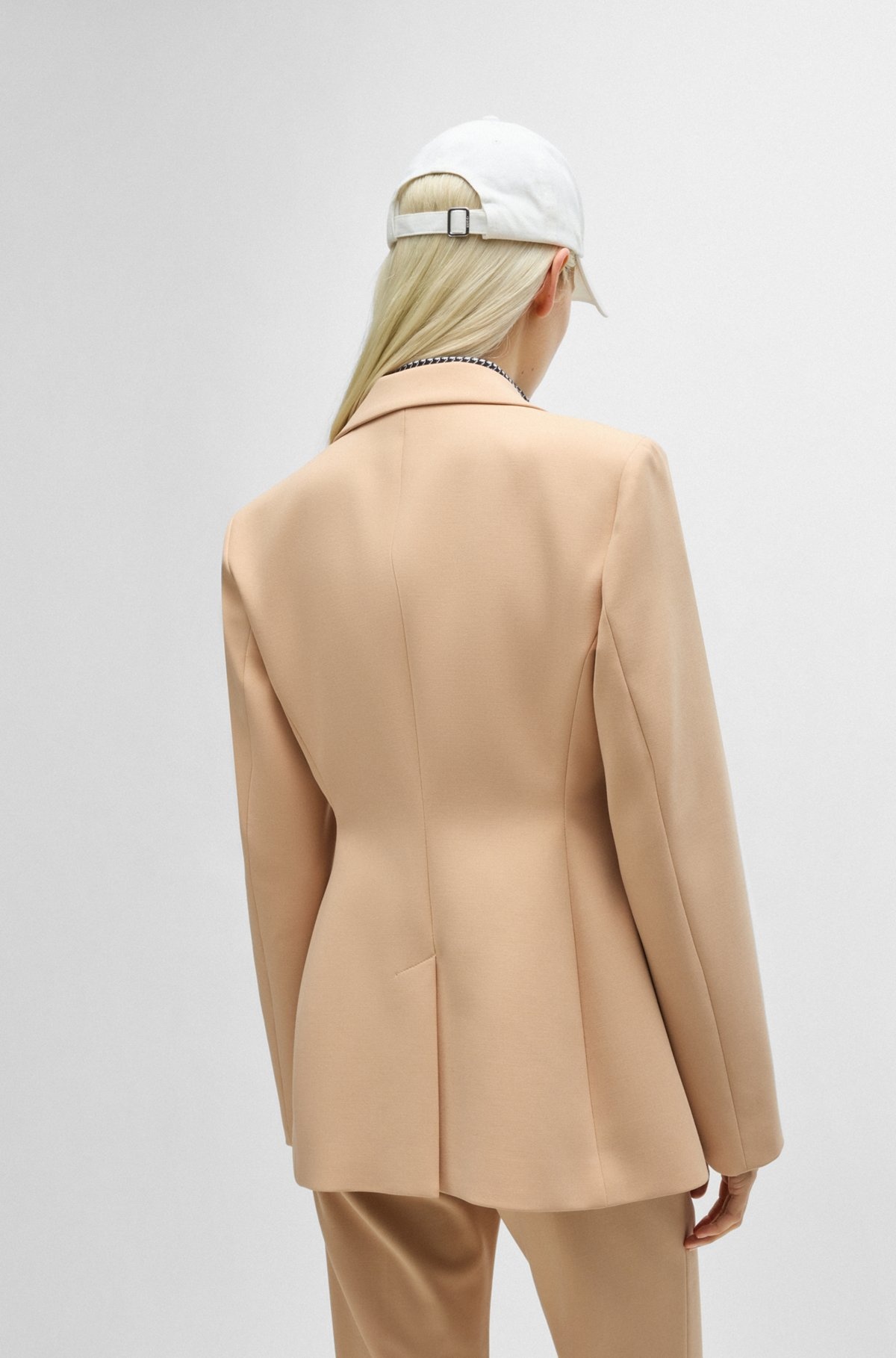 SINGLE-BREASTED BLAZER IN AN HOURGLASS SILHOUETTE - 4