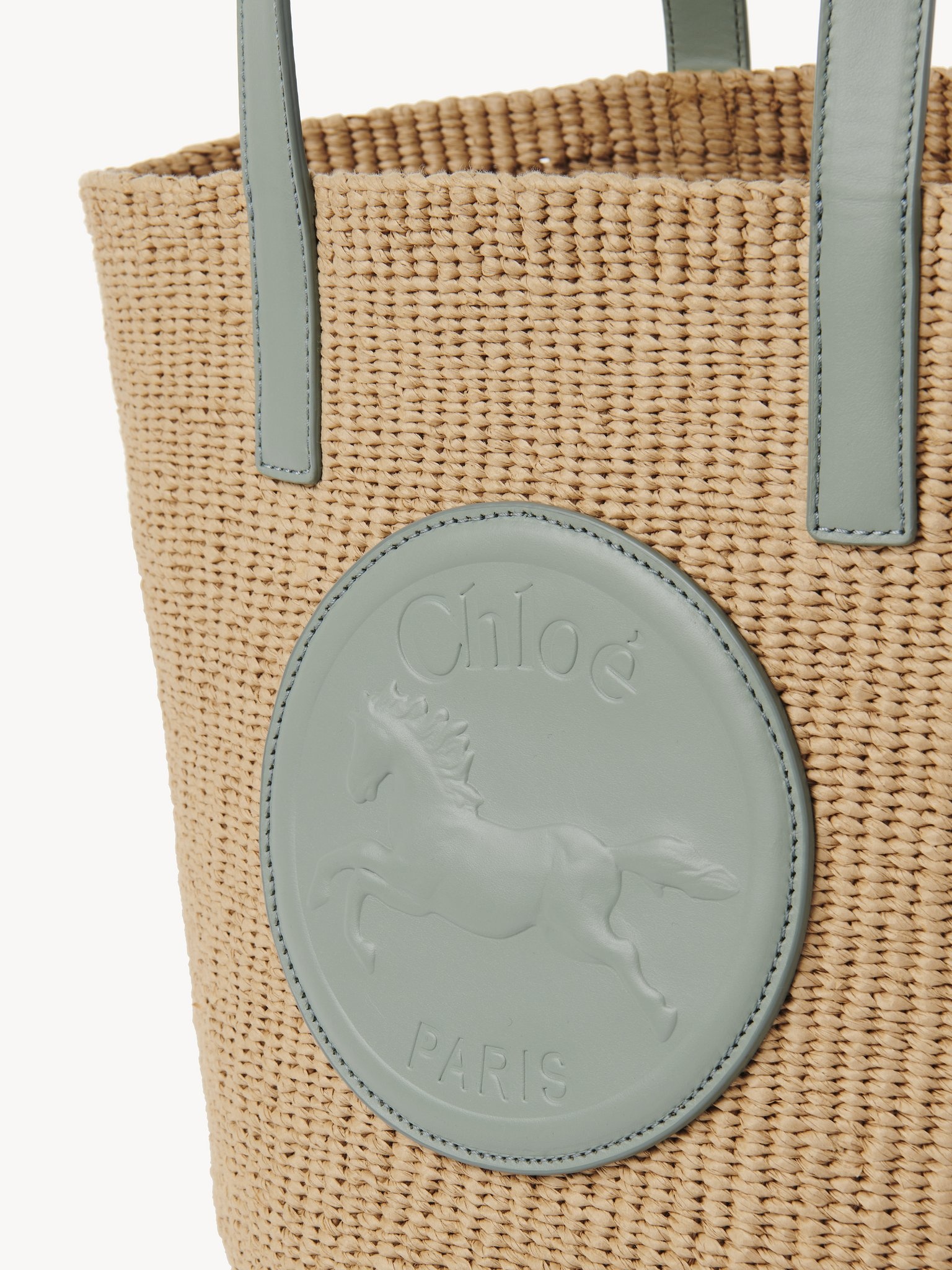 LARGE HORSE MEDAL BASKET IN NATURAL FIBERS - 6
