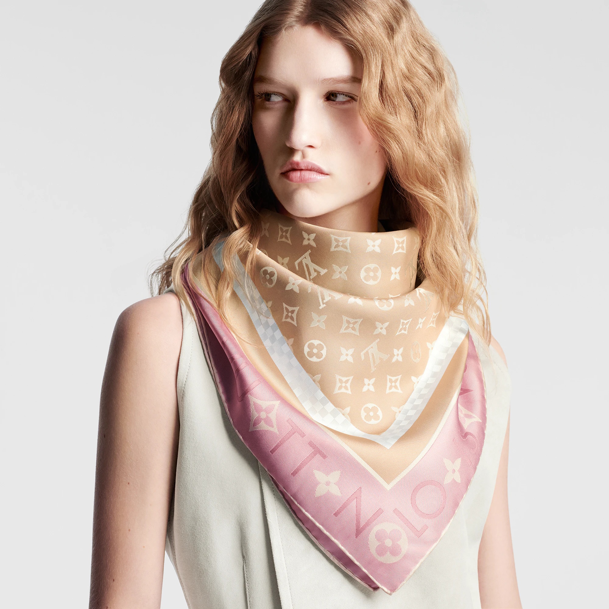 Monogram Infinity Square 90 - 4