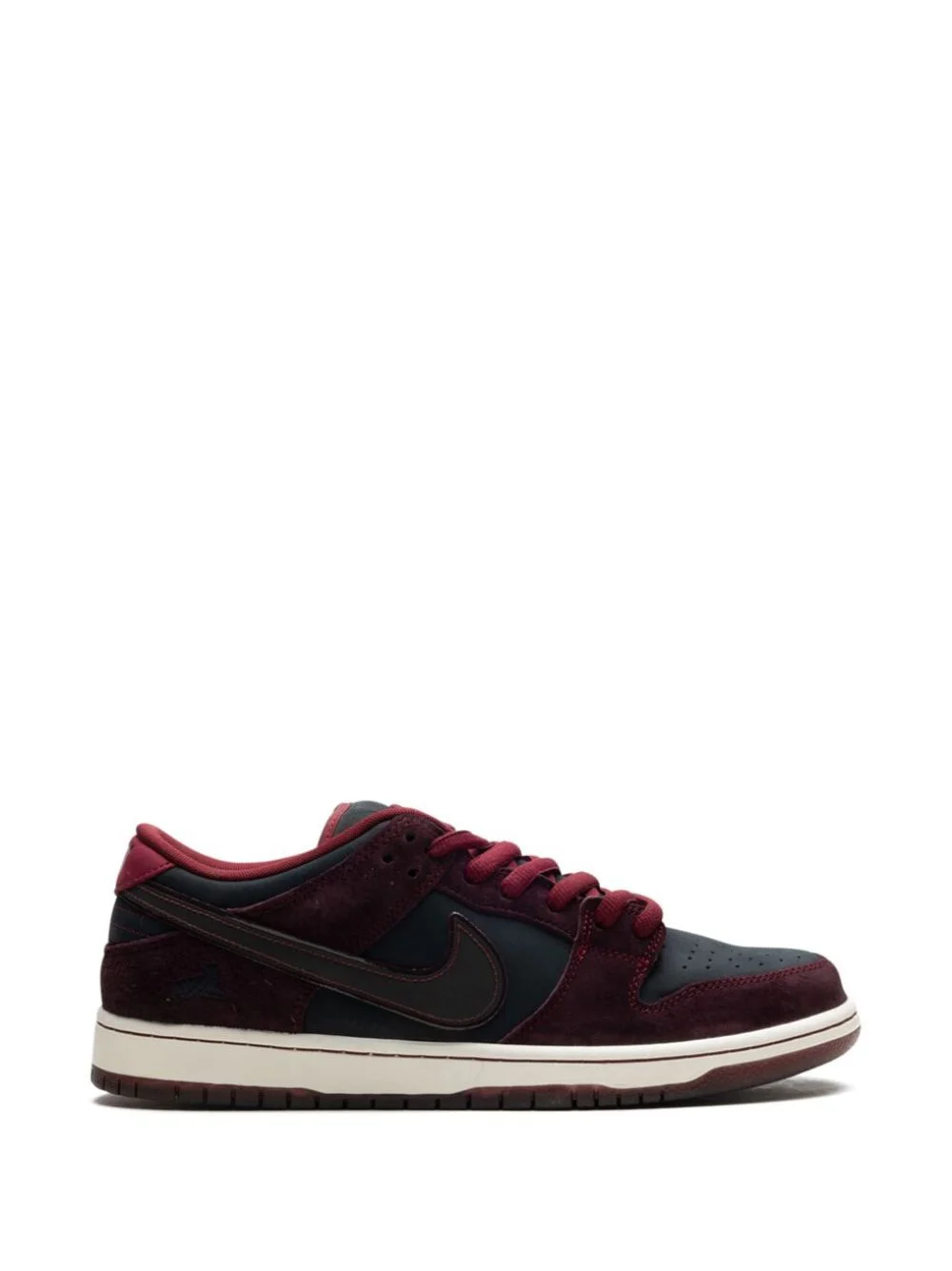 SB Dunk Low Pro x Riot Skateshop sneakers with specialbox - 1