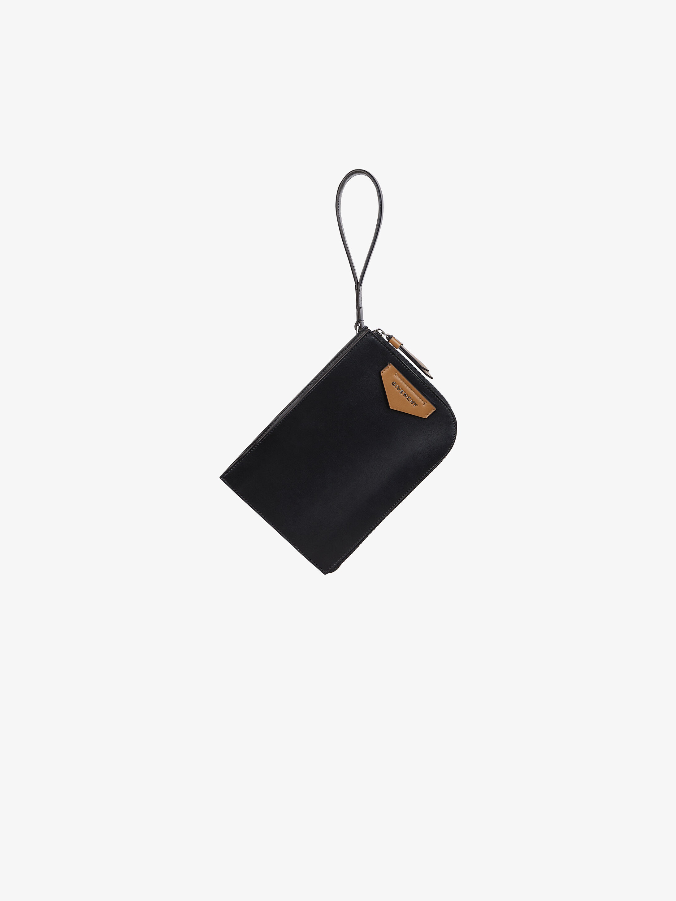 Small flat Antigona Soft in leather 6