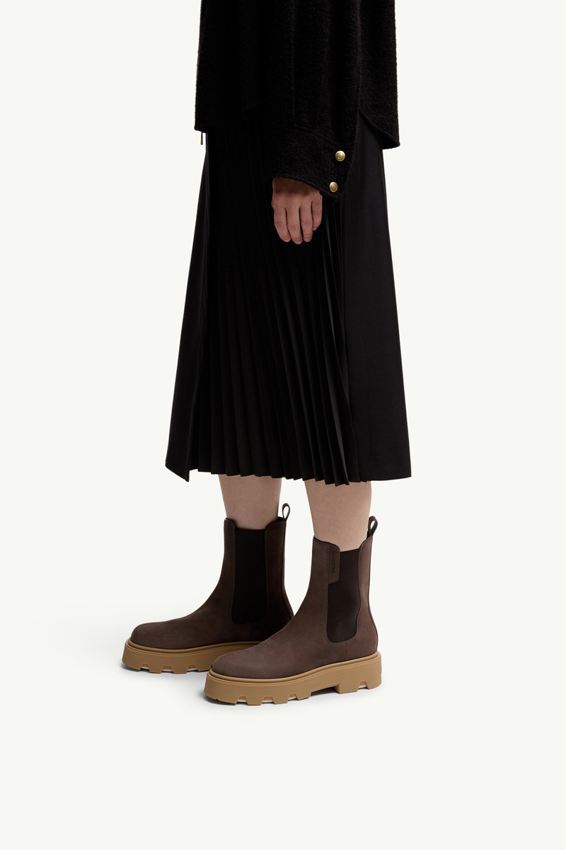 Moncler Aurea Nubuck Chelsea Boots outlook