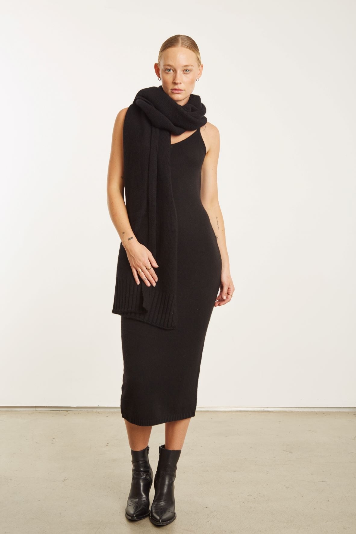 BLACK CASHMERE WRAP SCARF - 2