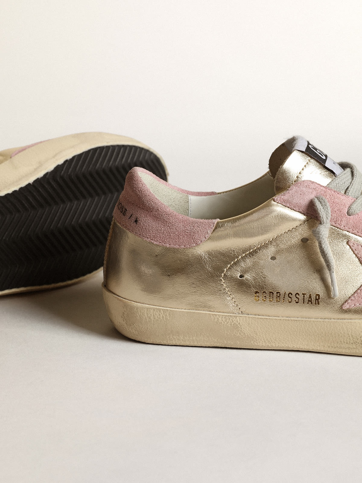Super-Star LTD sneakers in platinum metallic leather with pink suede star and heel tab - 3