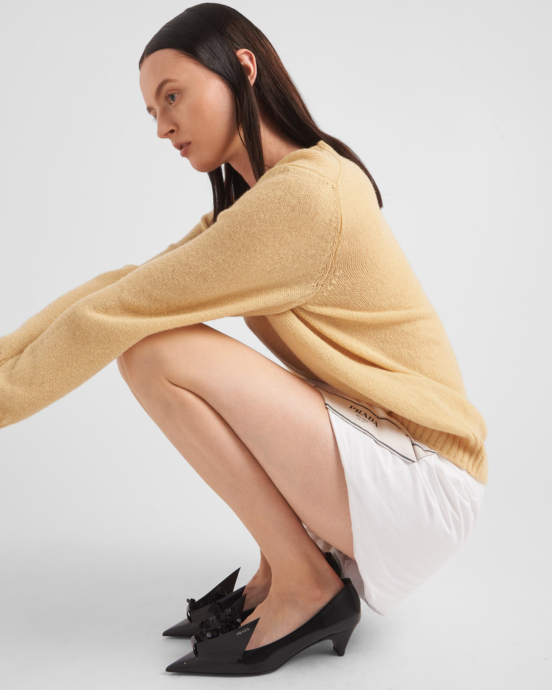 Brushed leather pumps with floral appliqués 3