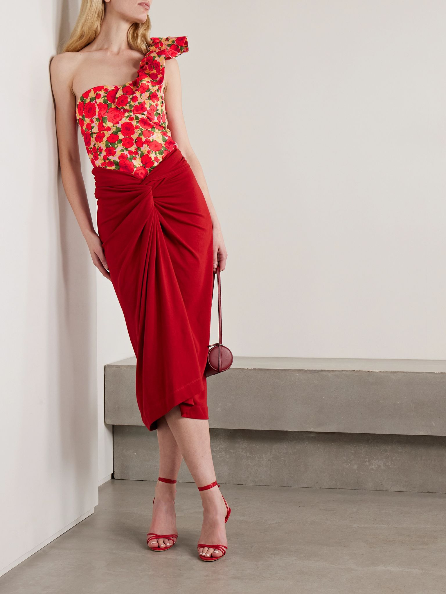 Yazmeen one-shoulder ruffled floral-print taffeta top Red - 2