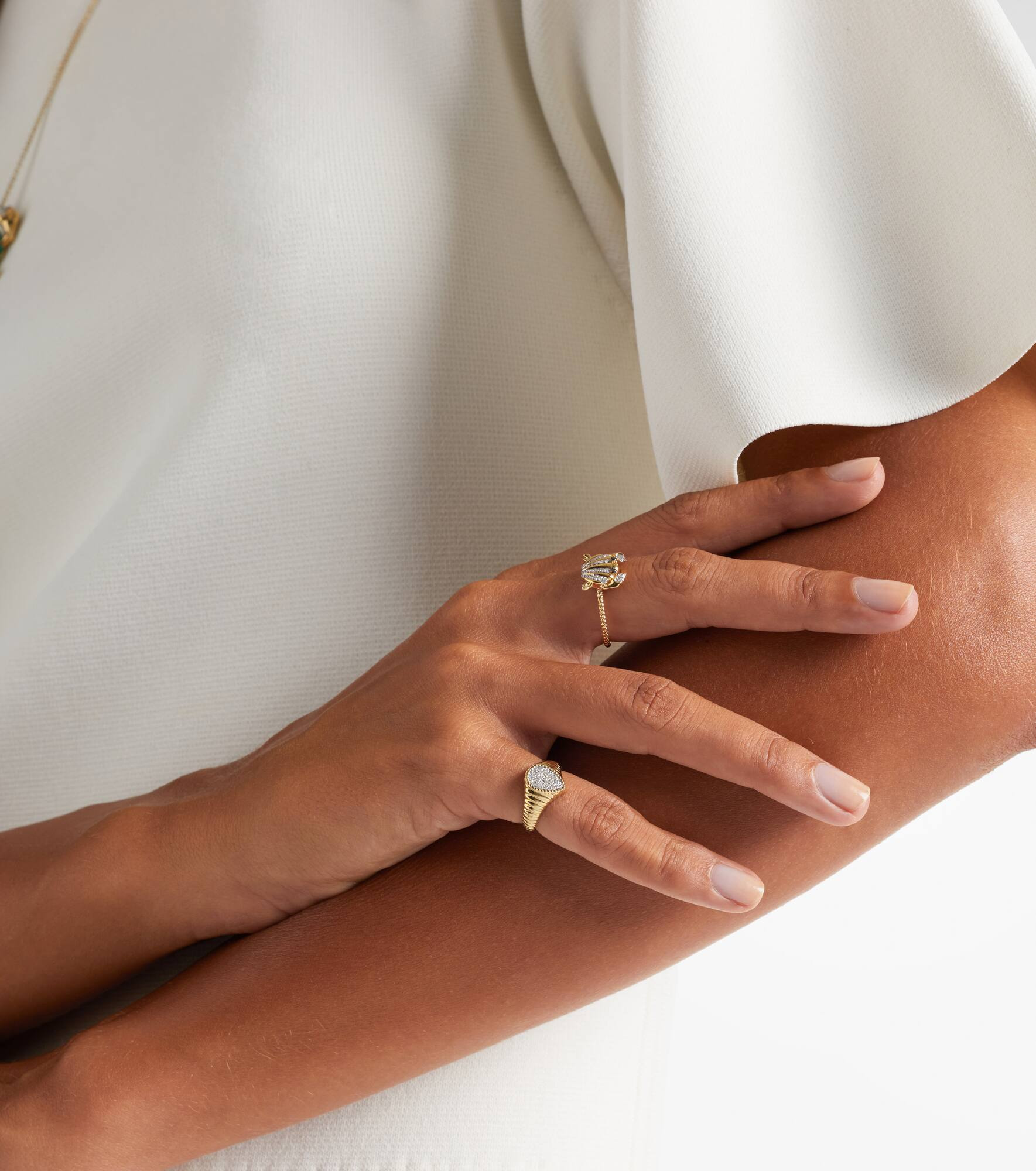 9kt gold ring with diamonds - 3