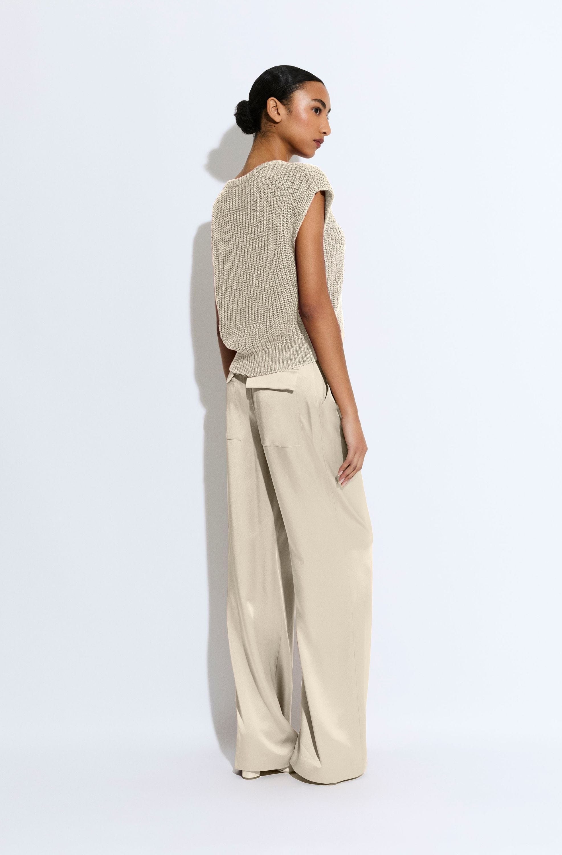 Silk Yarn Sleeveless Crop Sweater - 2