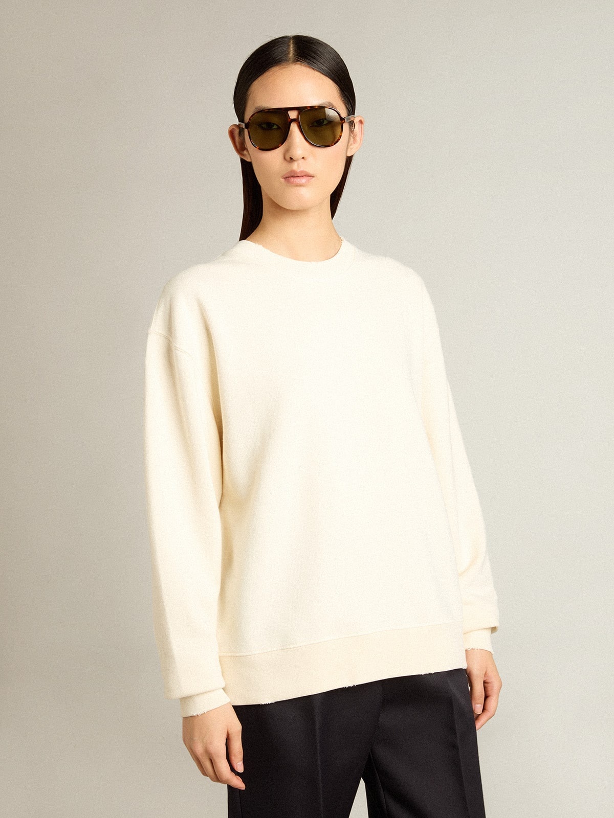 Sweatshirt in aged white with reverse logo on the back - Asian fit - 3