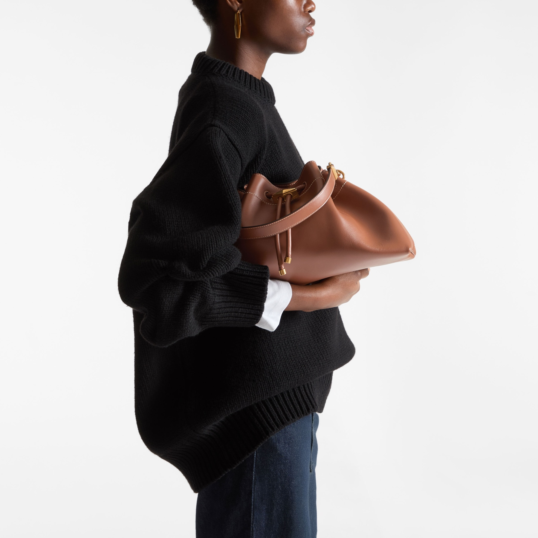 Cinch M
Tan Leather Bag - 2