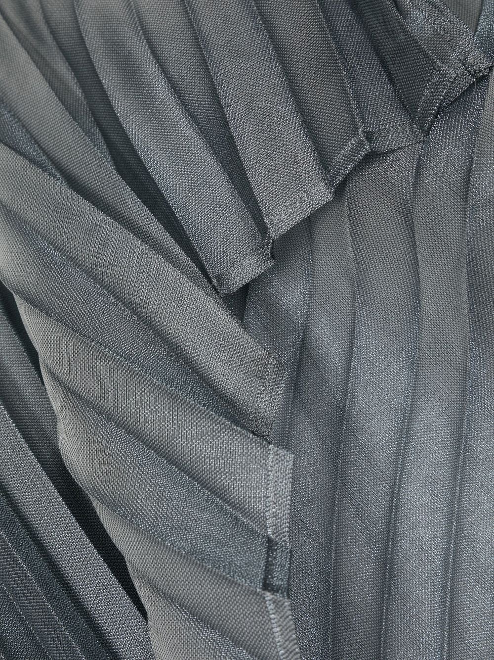 fully-pleated button cape - 3