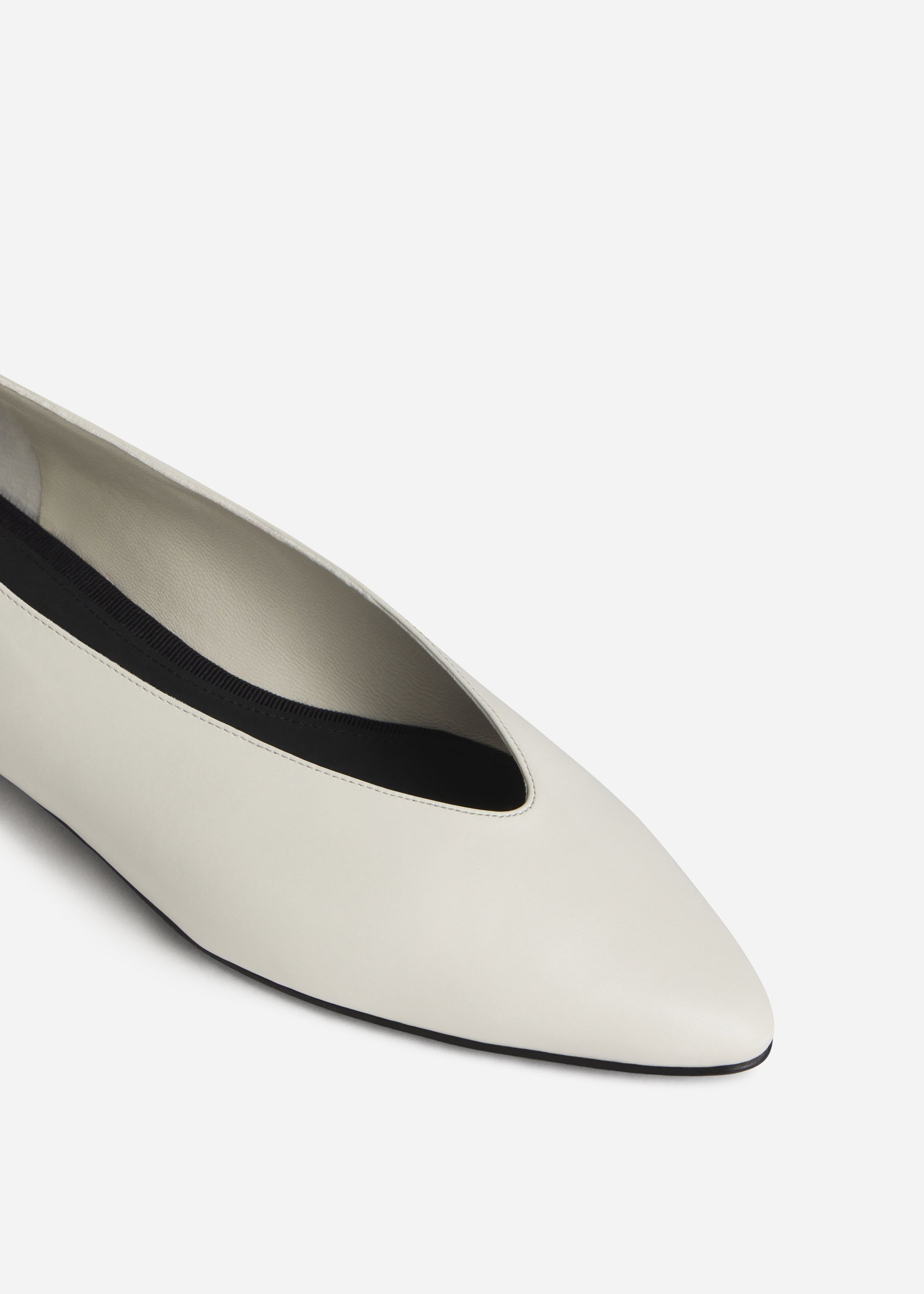 Pointed Ballerina Flat in Ivory - 3