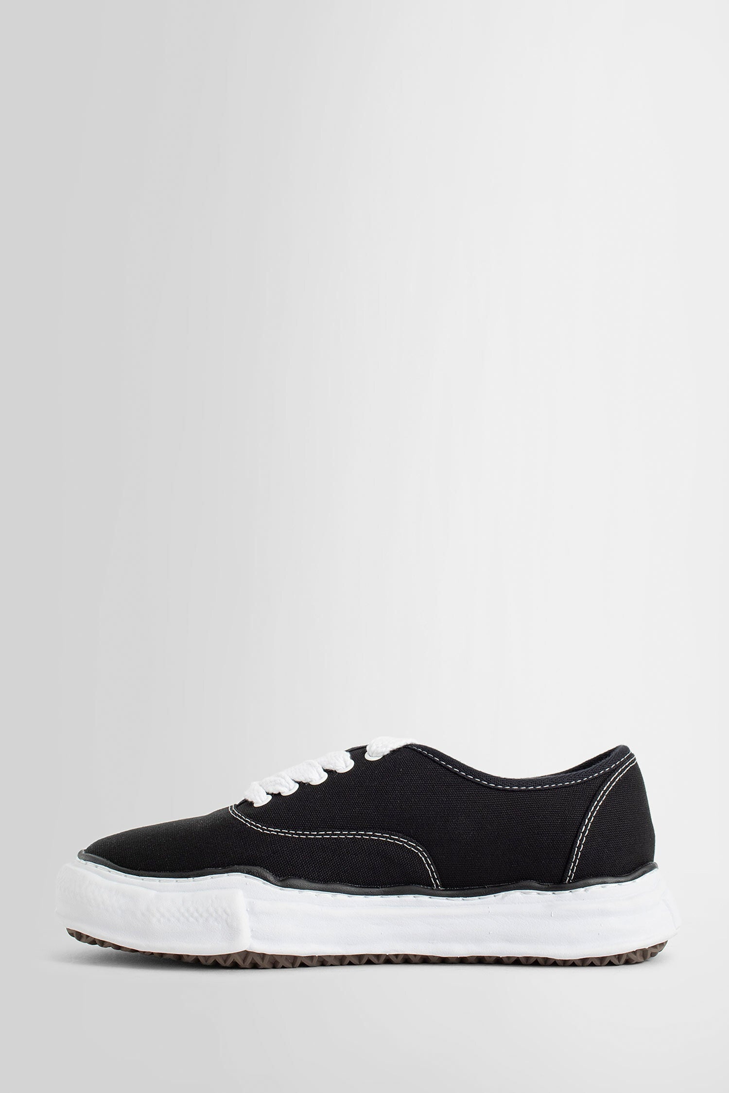 MAISON MIHARA YASUHIRO UNISEX BLACK SNEAKERS - 4