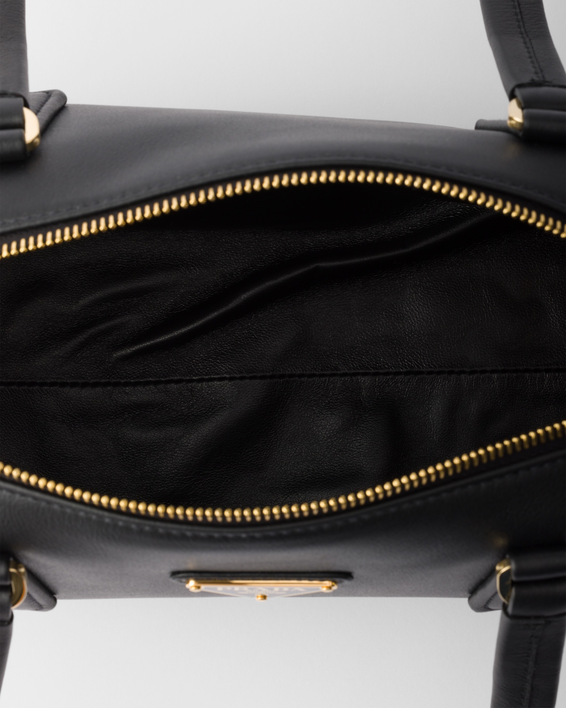 Medium leather top-handle bag with padlock - 4