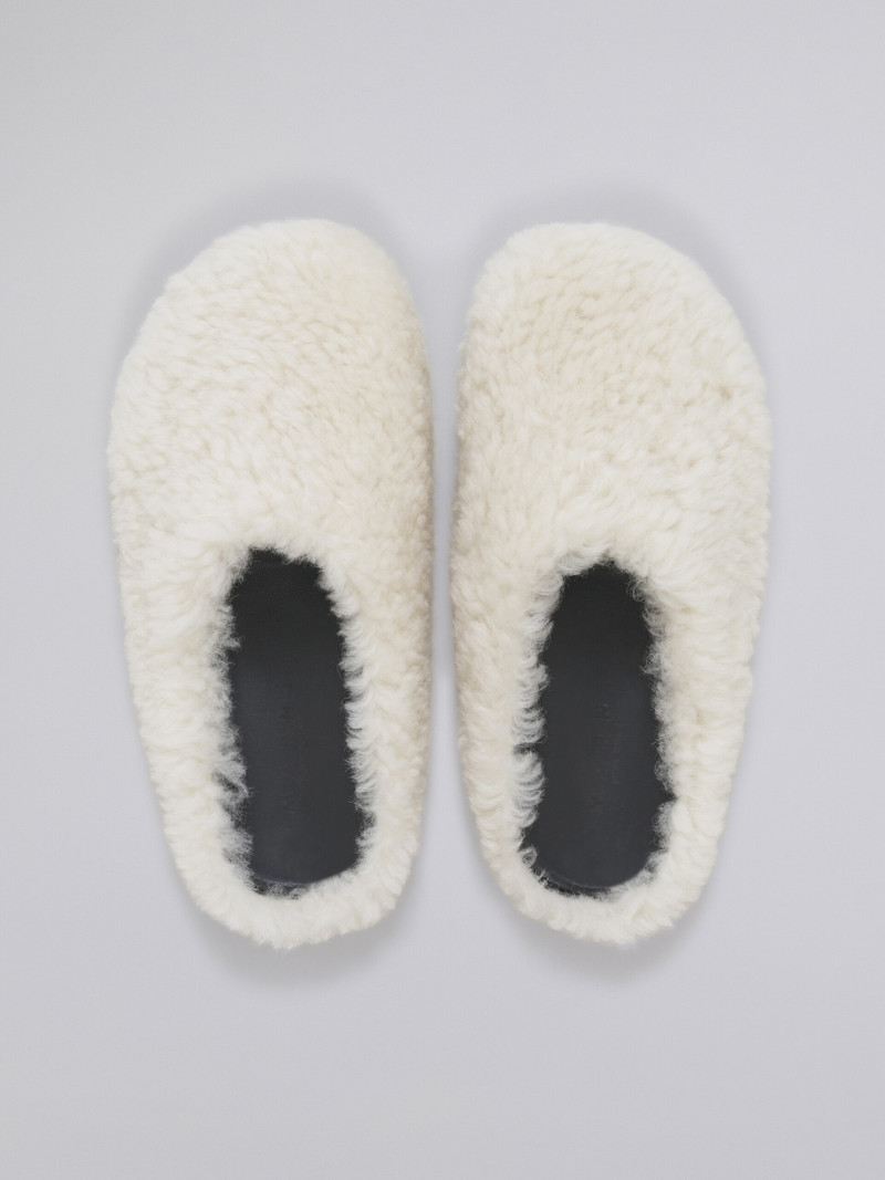 WHITE SHEARLING FUSSBETT SABOT 4