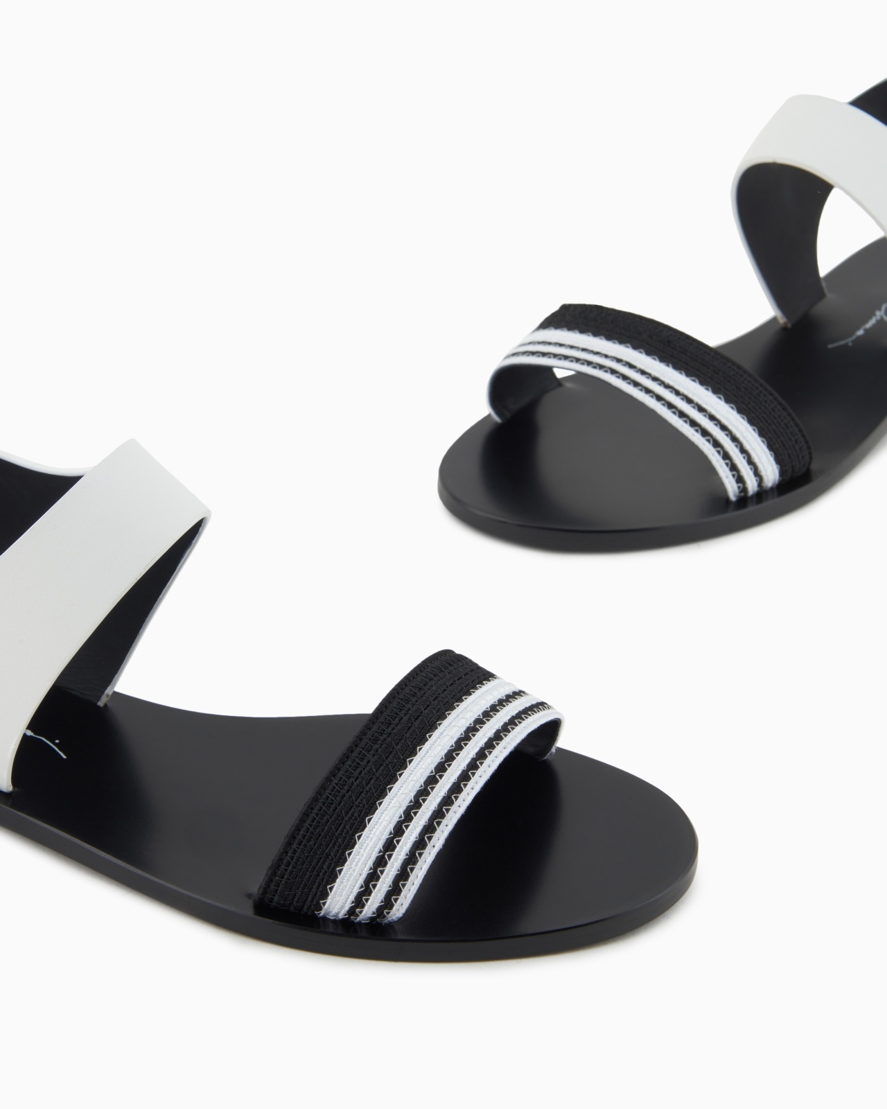 FLAT SANDALS IN LEATHER AND FABRIC - 5