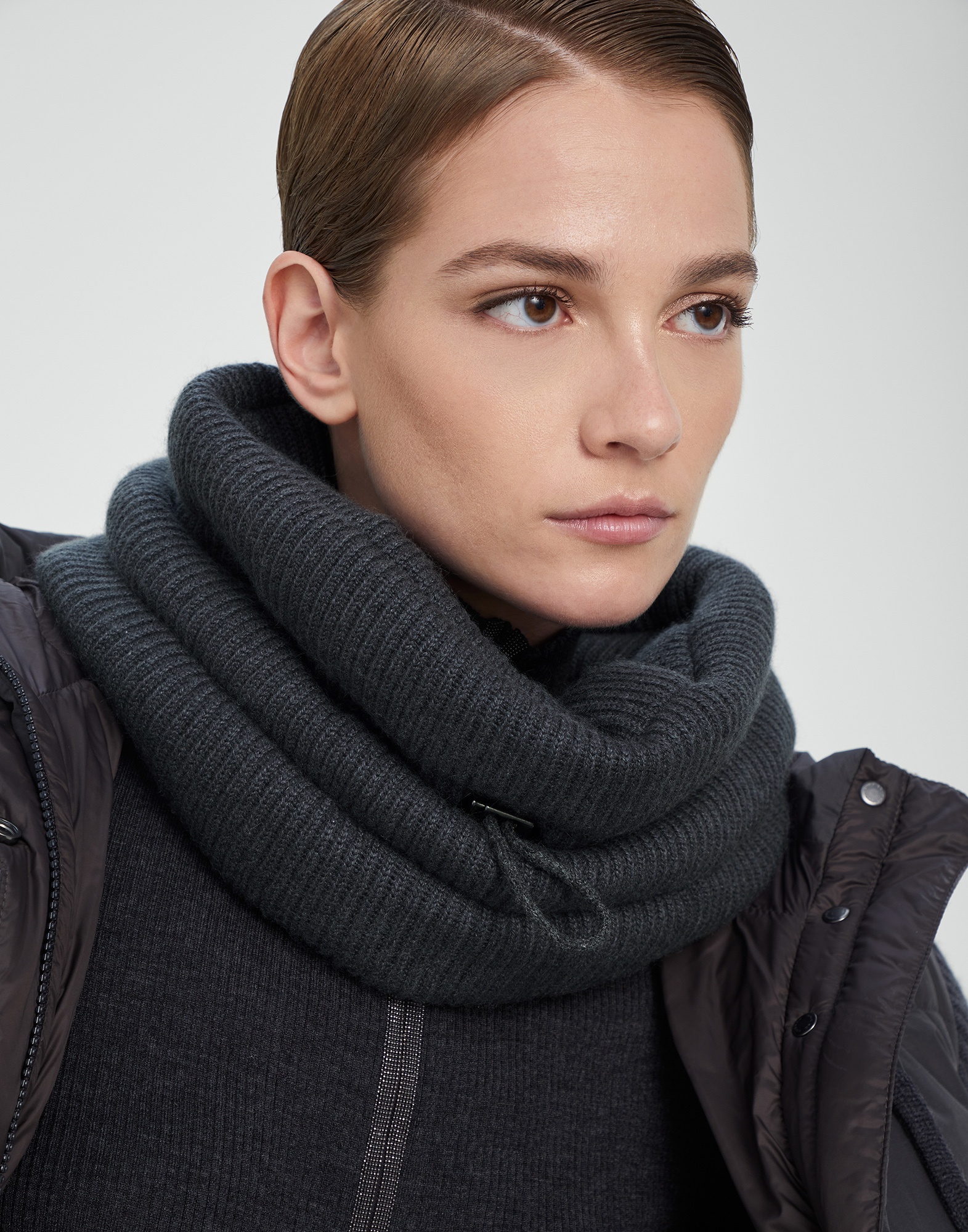 Cashmere English rib knit neck warmer with down padding, zipper and shiny trim - 3
