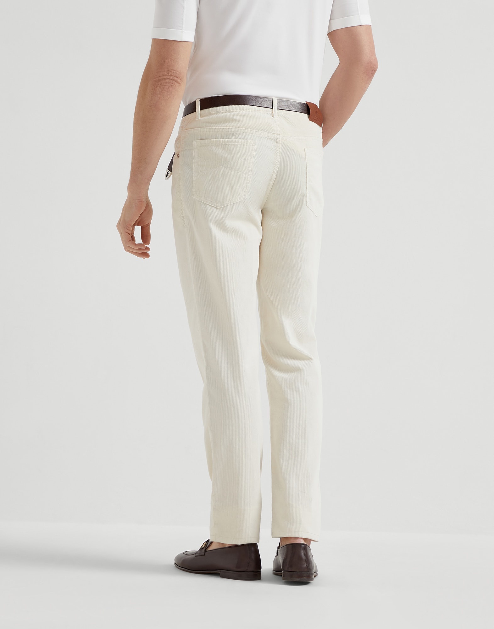 Garment-dyed Italian fit five-pocket trousers in cotton narrow wale corduroy - 2