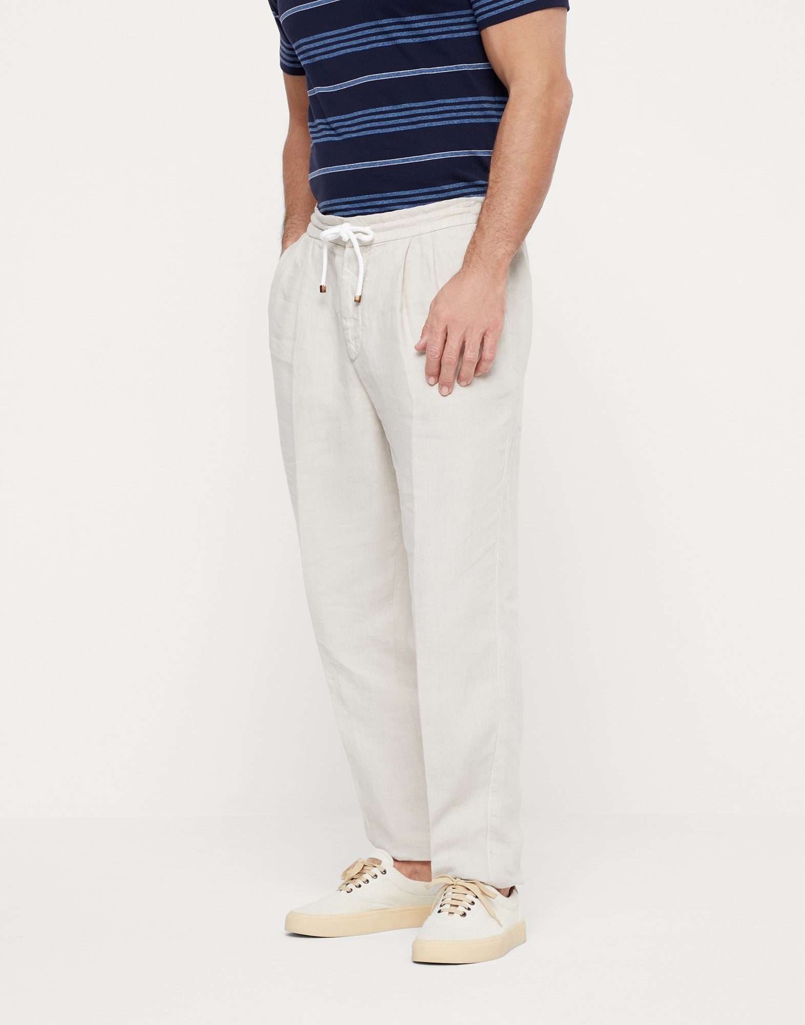 Garment-dyed leisure fit trousers in linen gabardine with drawstring and double pleats - 1