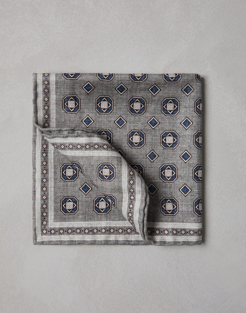 Double face silk pocket square with geometric pattern 1