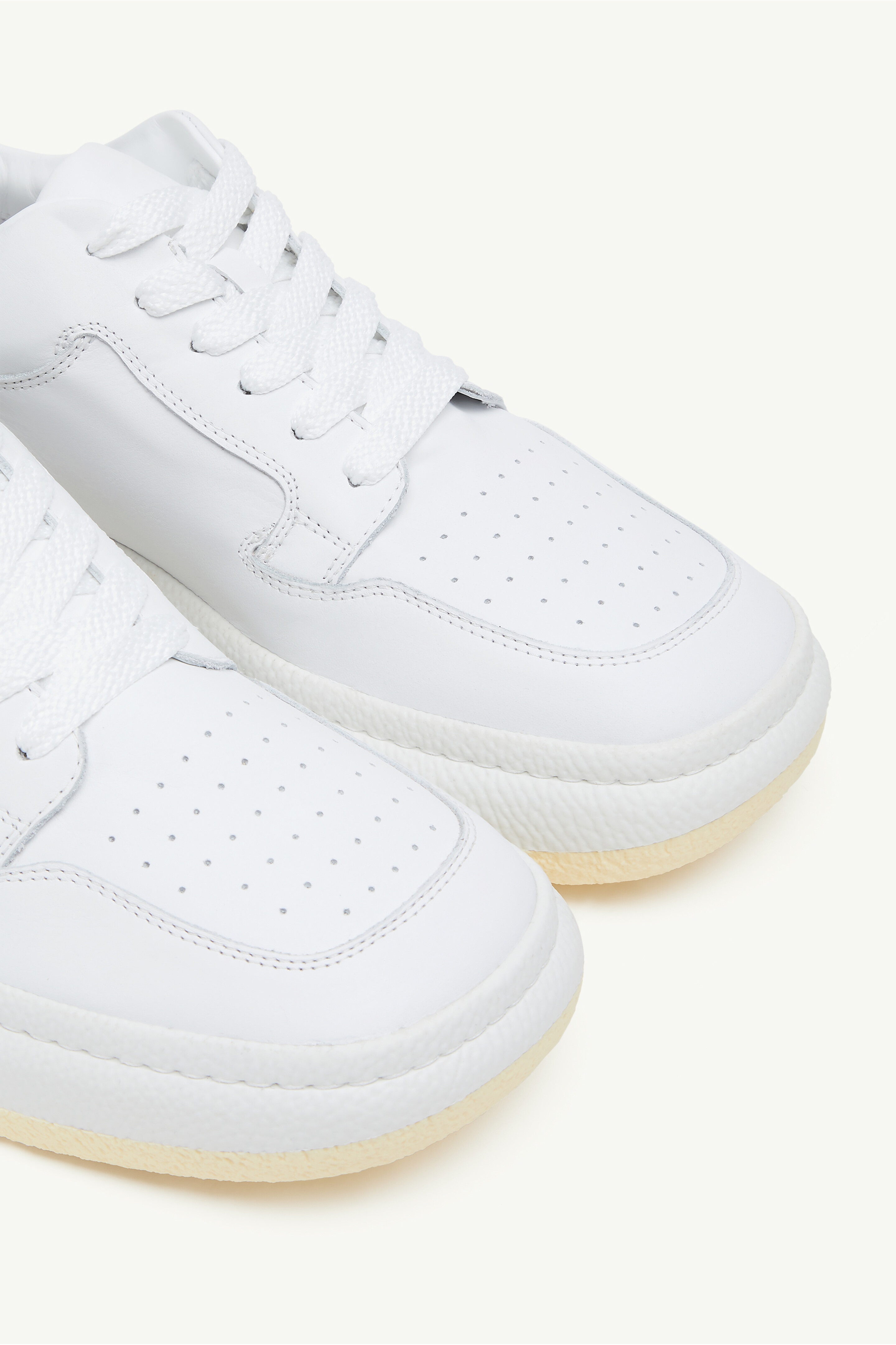 Low top basketball sneaker - 4
